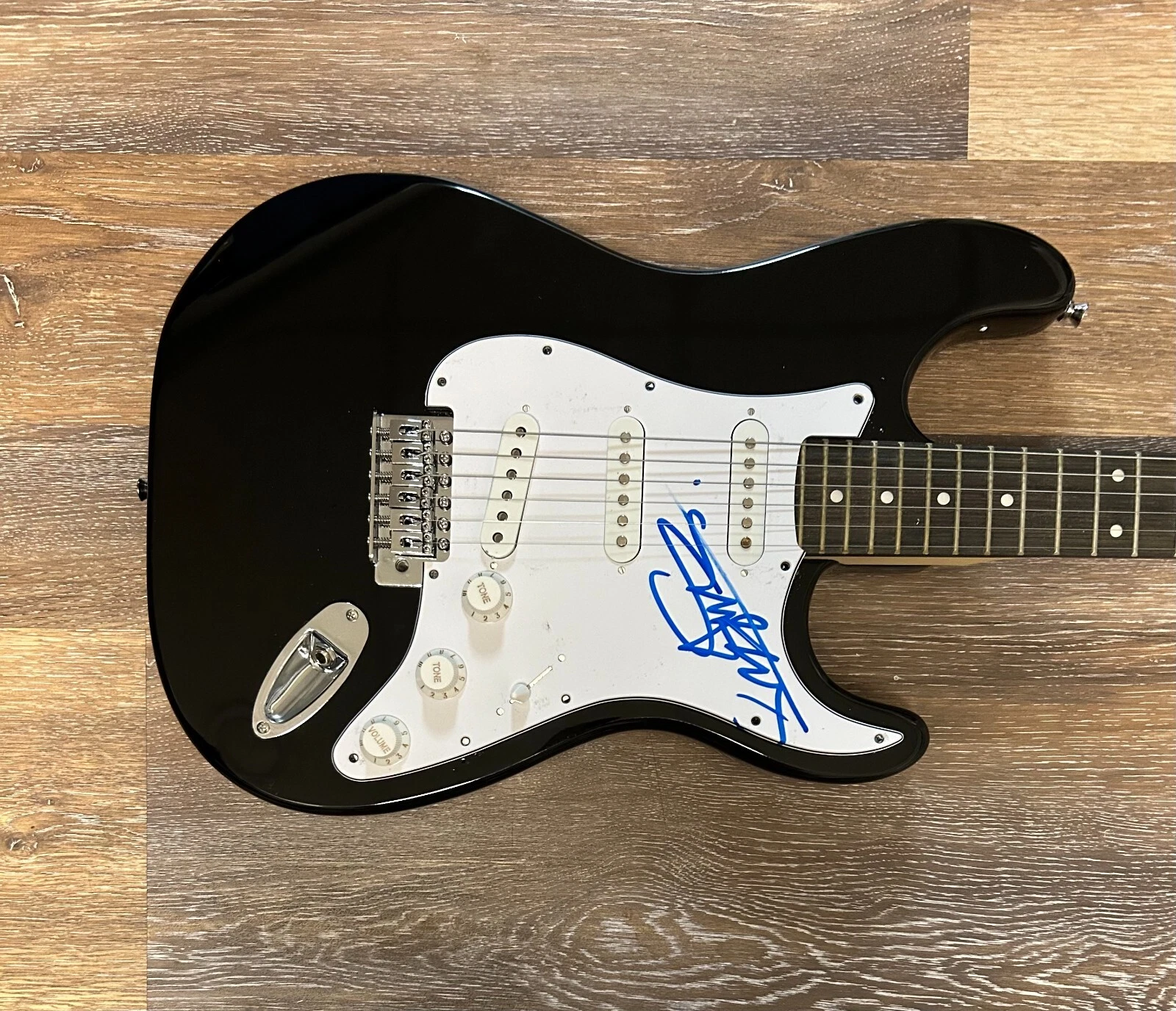 * SHIFTY SHELLSHOCK * signed electric guitar * CRAZY TOWN * SETH BINZER * 2