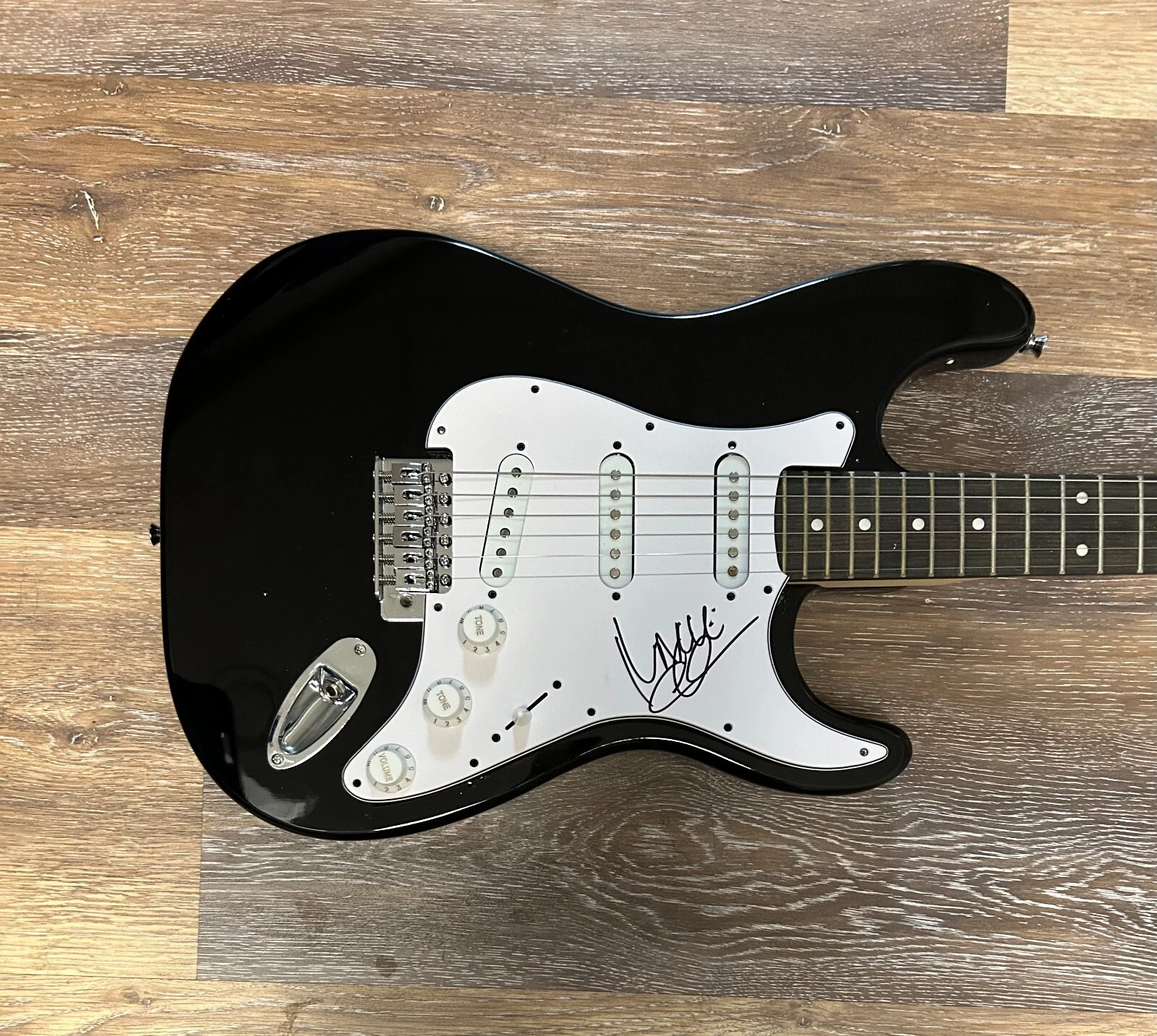 * UNCLE KRACKER * signed electric guitar * FOLLOW ME * 1