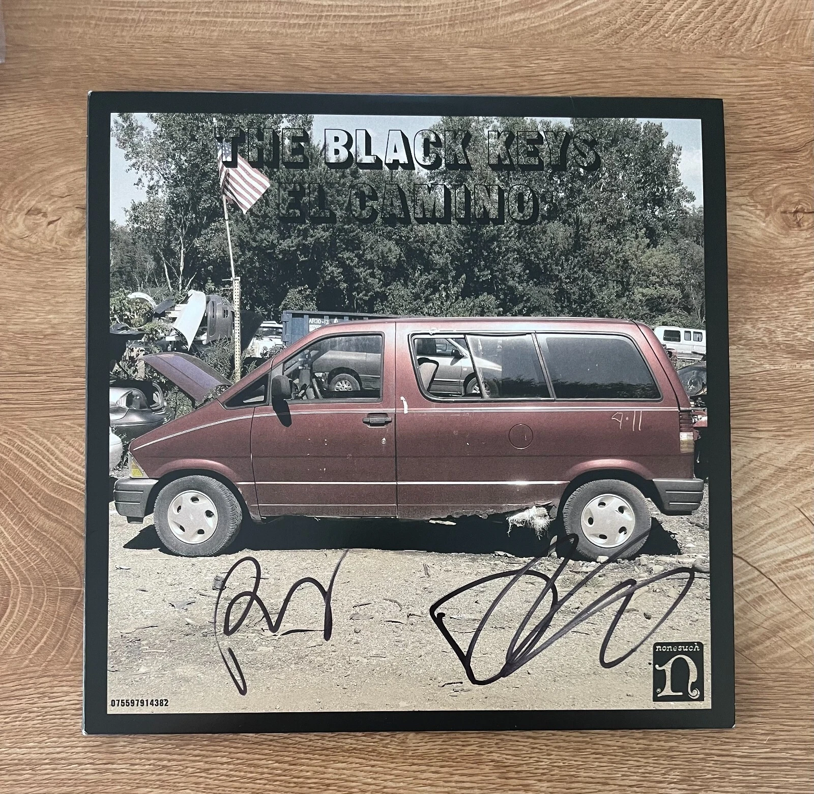 * THE BLACK KEYS * signed album * EL CAMINO * DAN AUERBACH & PATRICK CARNEY