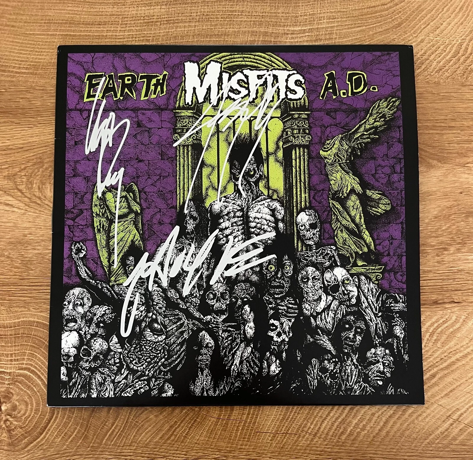 * MISFITS * signed album * EARTH A.D. * DANZIG, JERRY ONLY & DOYLE *
