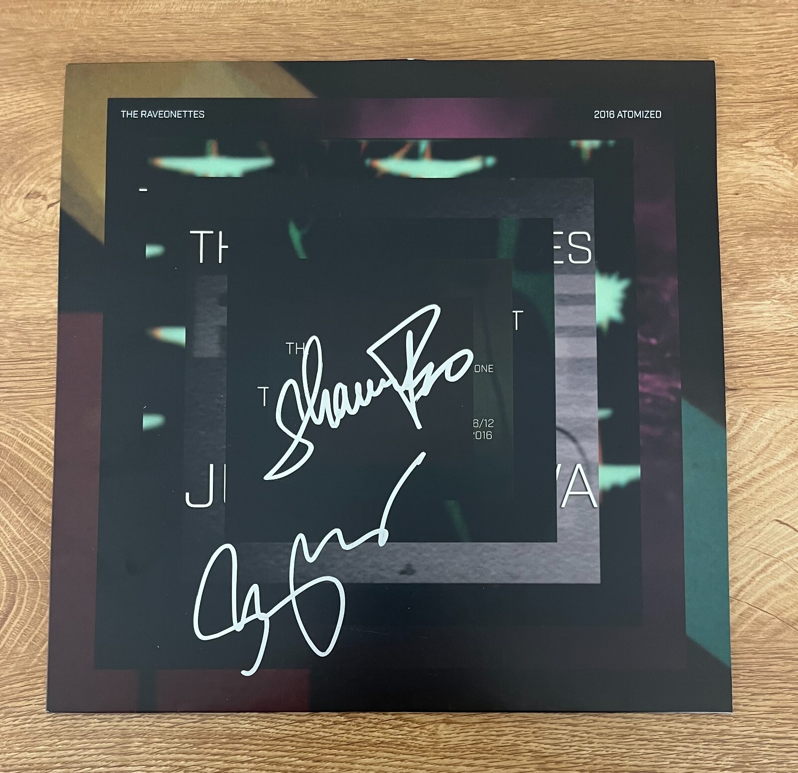 * THE RAVEONETTES * signed album * 2016 ATOMIZED * SUNE WAGNER & SHARIN FOO * 1