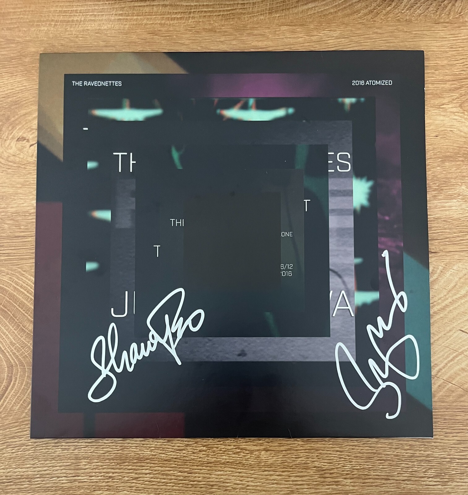 * THE RAVEONETTES * signed album * 2016 ATOMIZED * SUNE WAGNER & SHARIN FOO * 2