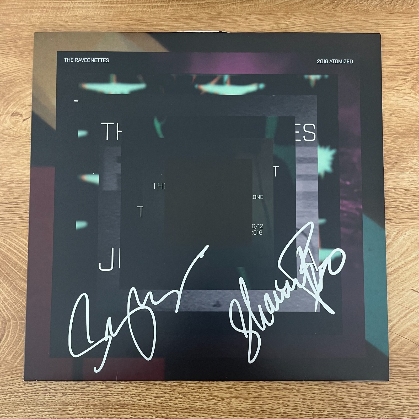 * THE RAVEONETTES * signed album * 2016 ATOMIZED * SUNE WAGNER & SHARIN FOO * 3
