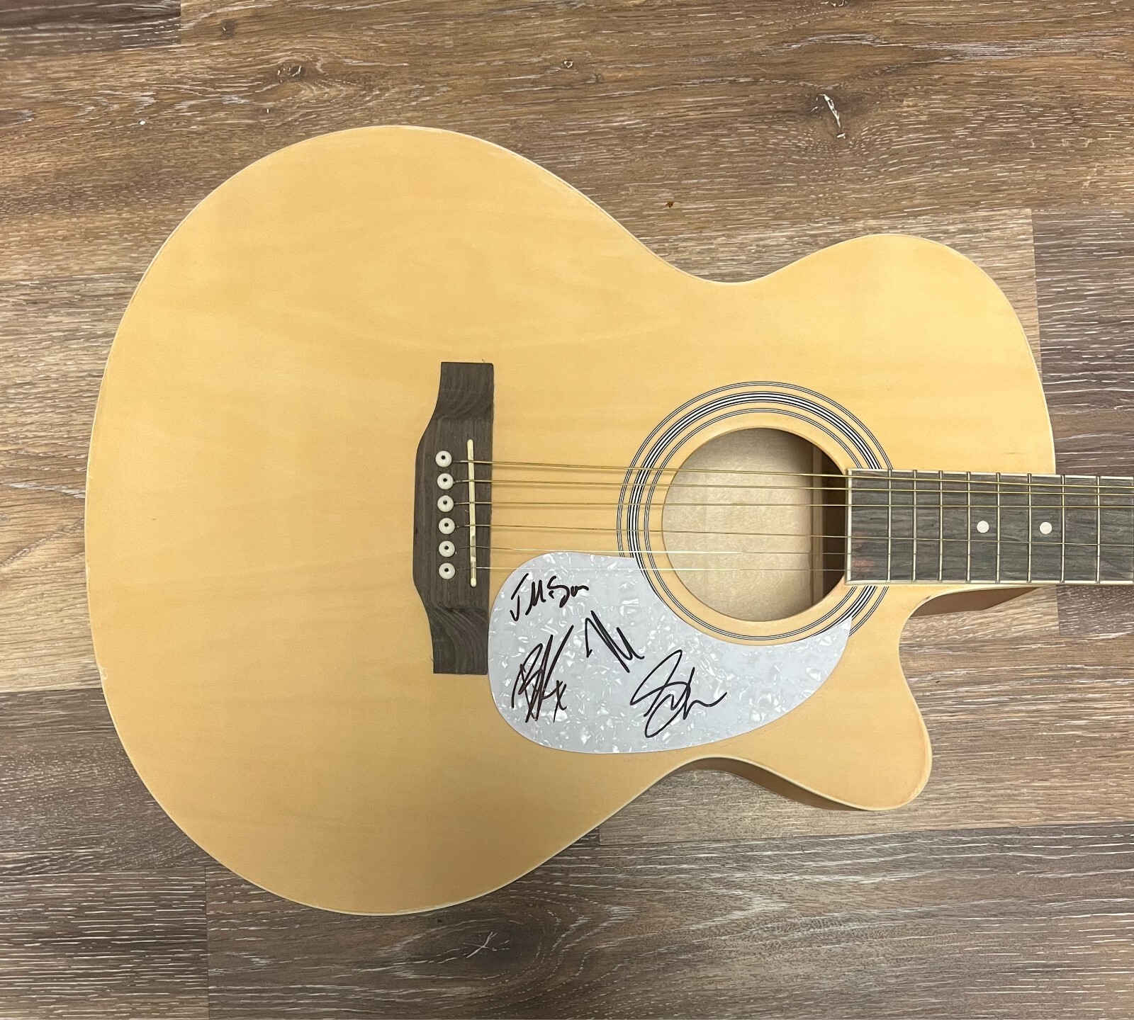 * PARMALEE * signed acoustic guitar * SCOTT, MATT, BARRY & JOSH * 3