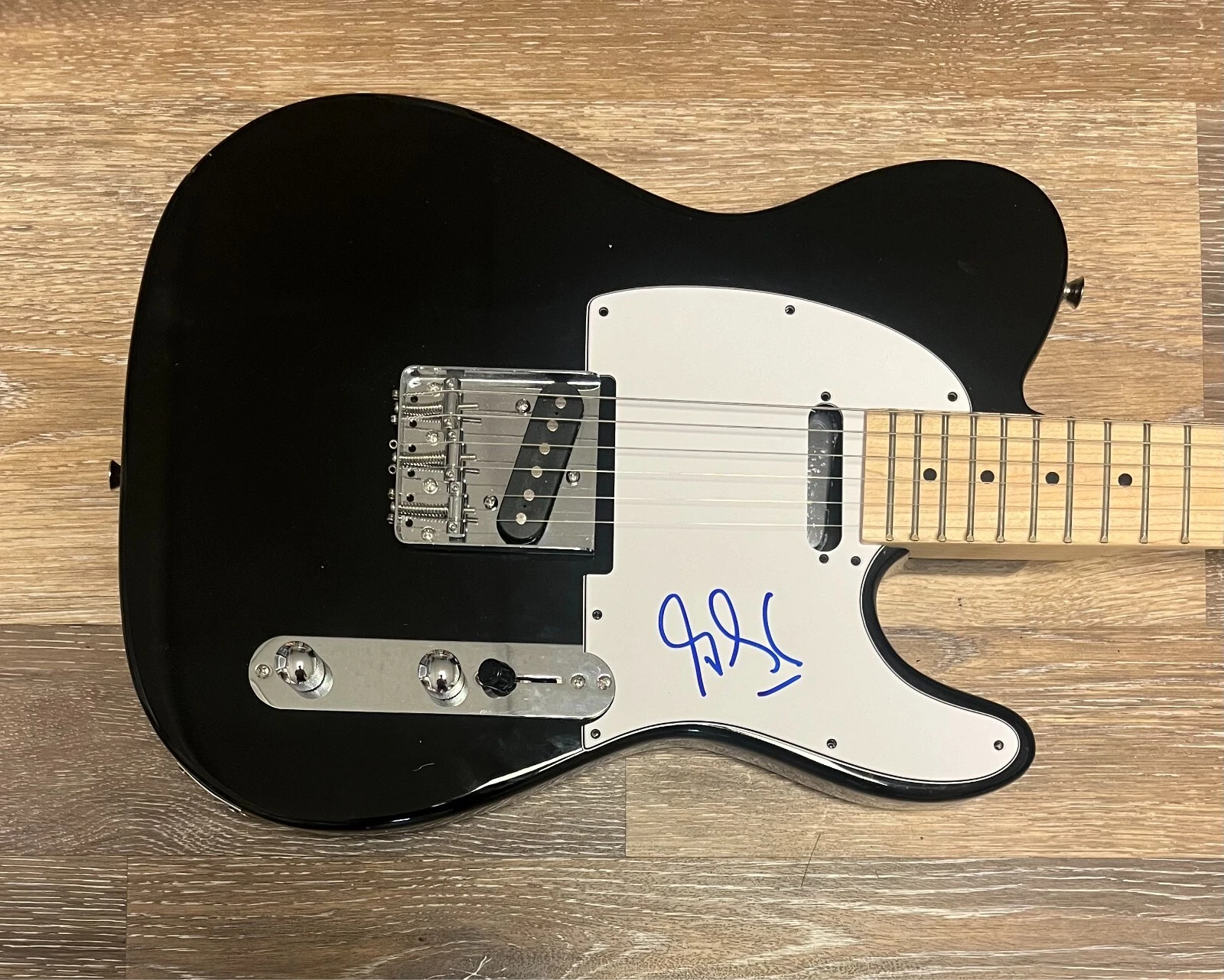 * GILBY CLARKE * signed electric guitar * GUNS N' ROSES * 1