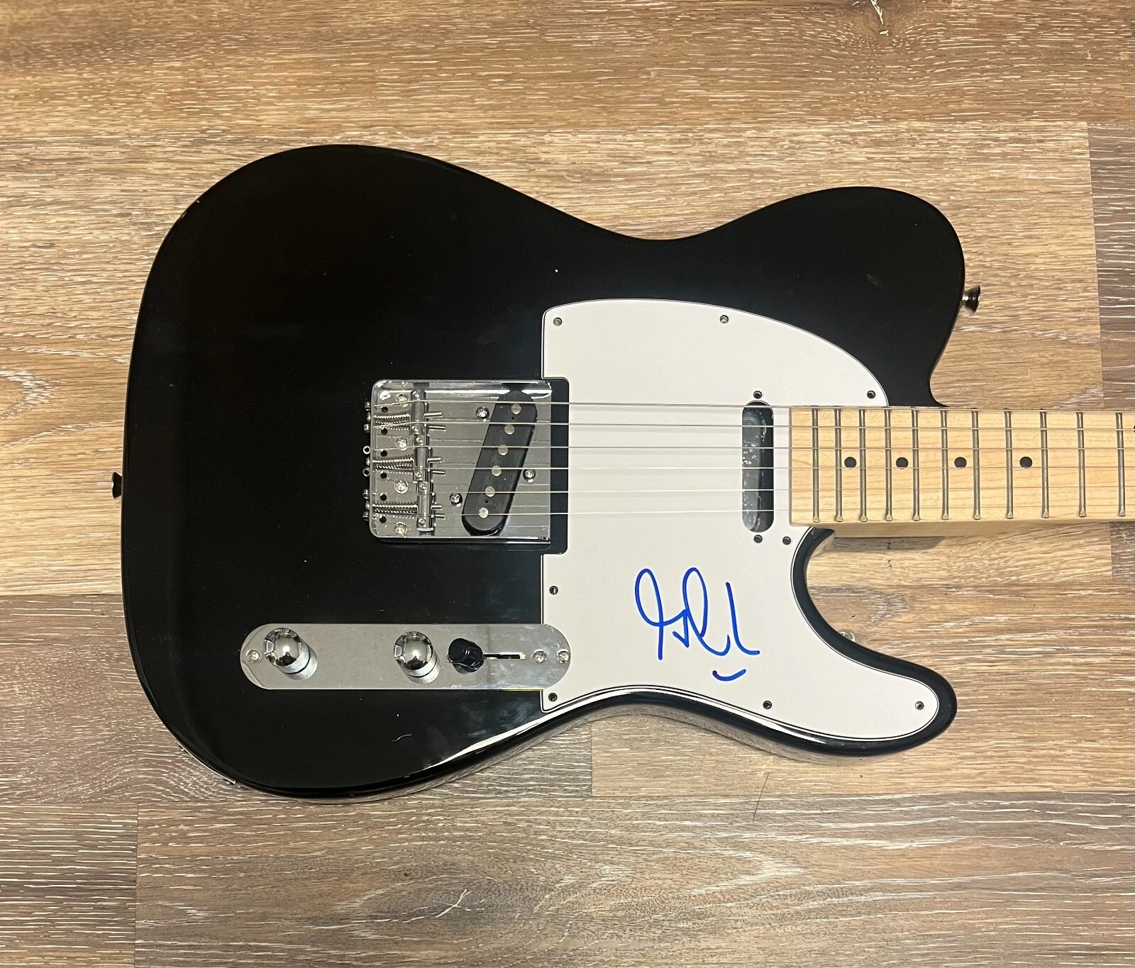 * GILBY CLARKE * signed electric guitar * GUNS N' ROSES * 2