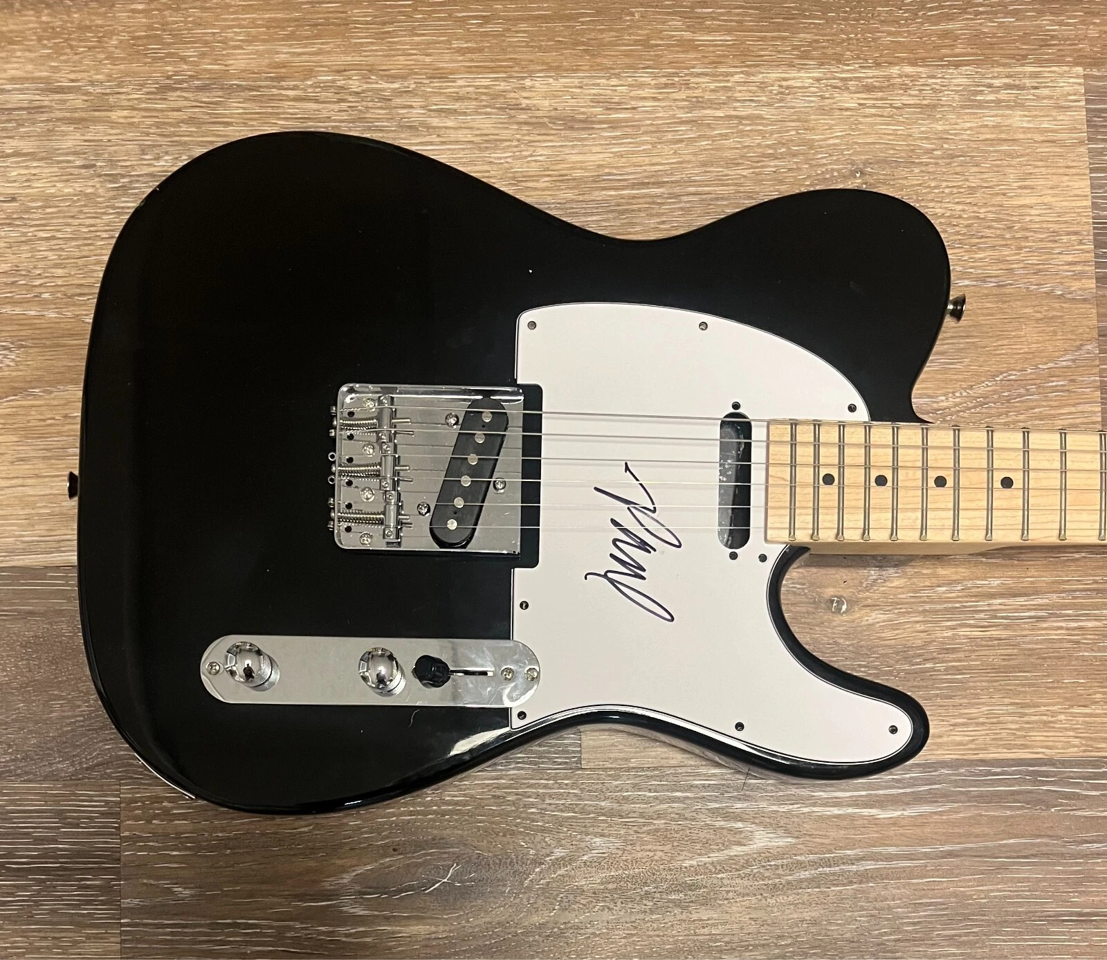 * PAUL KLEIN * signed electric guitar * LANY * 2