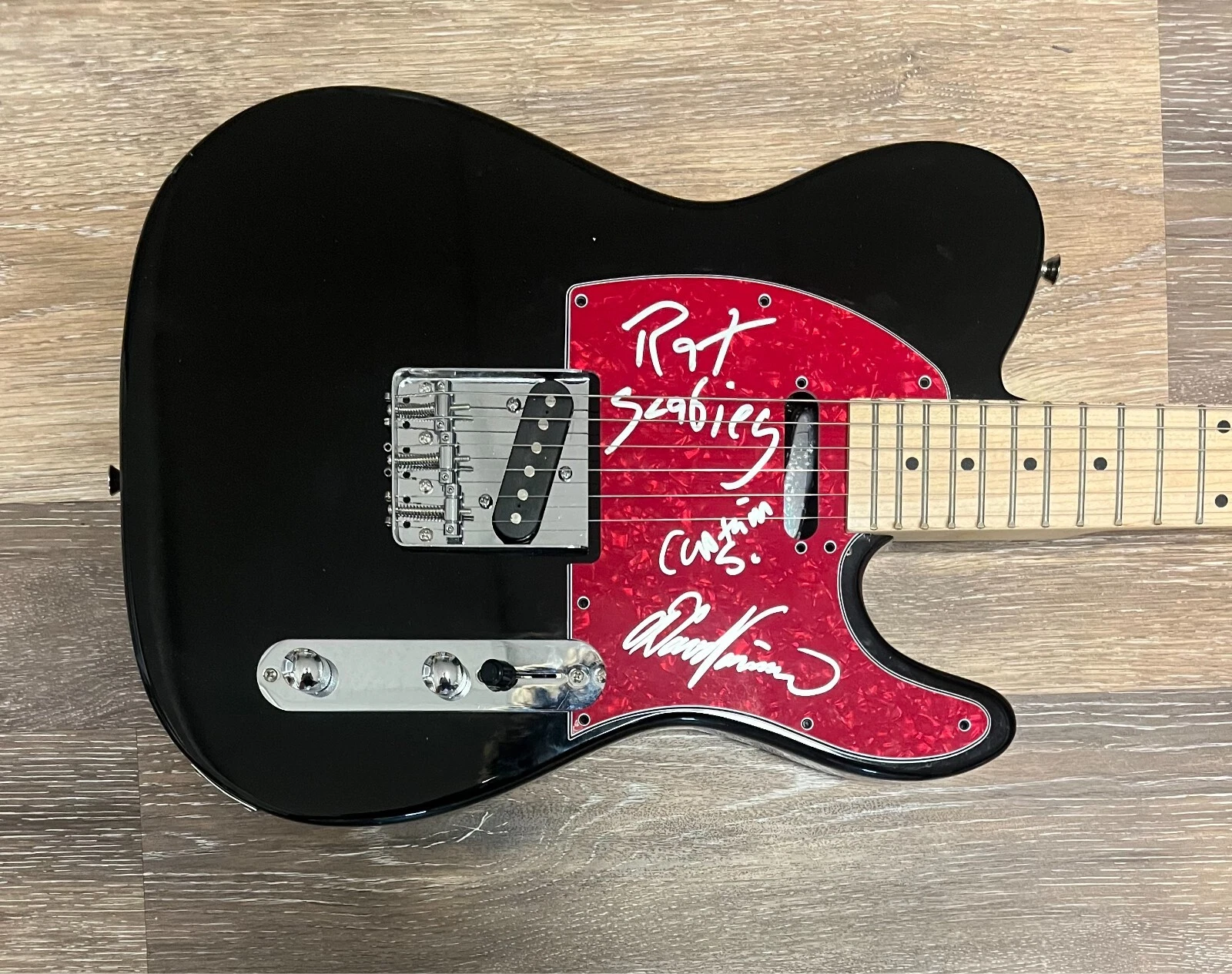 * THE DAMNED * signed guitar * DAVE VANIAN, CAPTAIN SENSIBLE & RAT SCABIES * 2