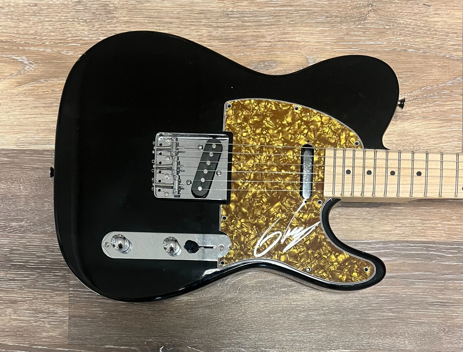 * ROCKY LYNCH * signed electric guitar * THE DRIVER ERA * R5 * 2