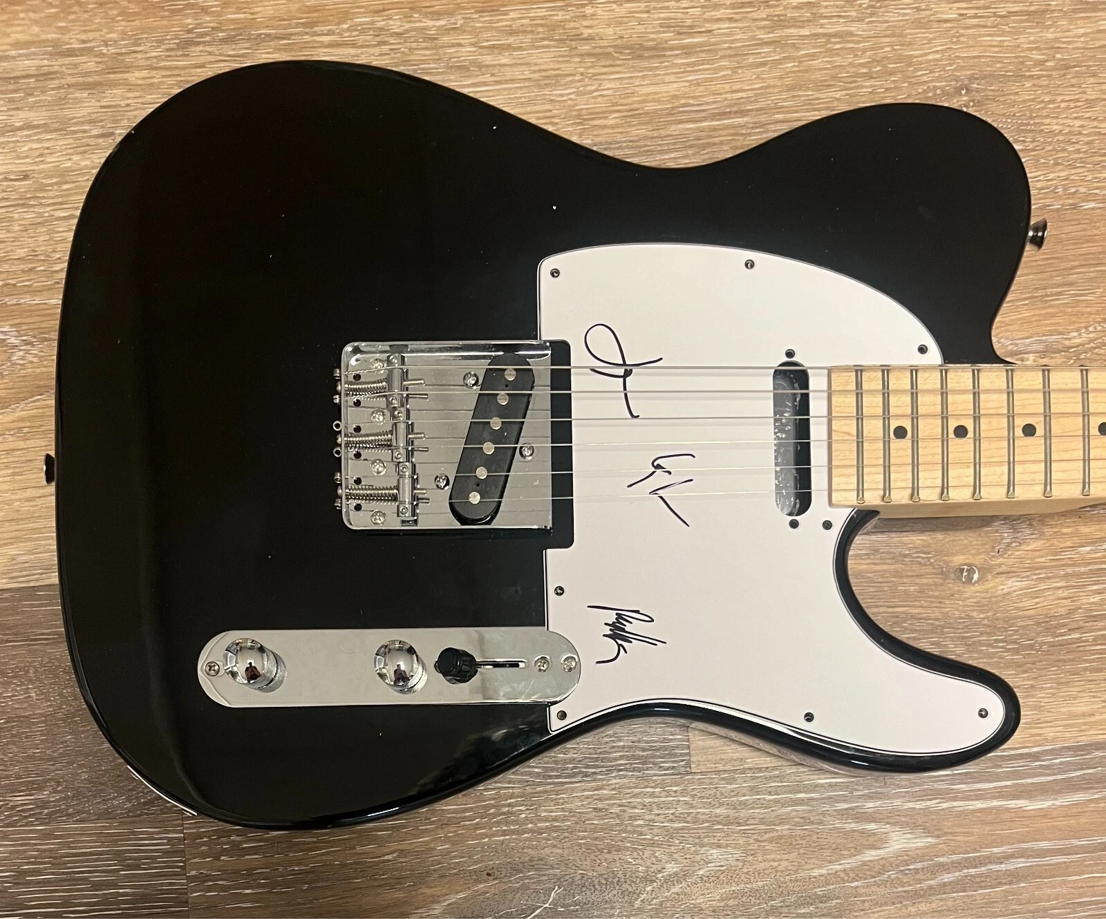 * CIGARETTES AFTER SEX * signed electric guitar * GREG GONZALEZ, JACOB & RANDY *