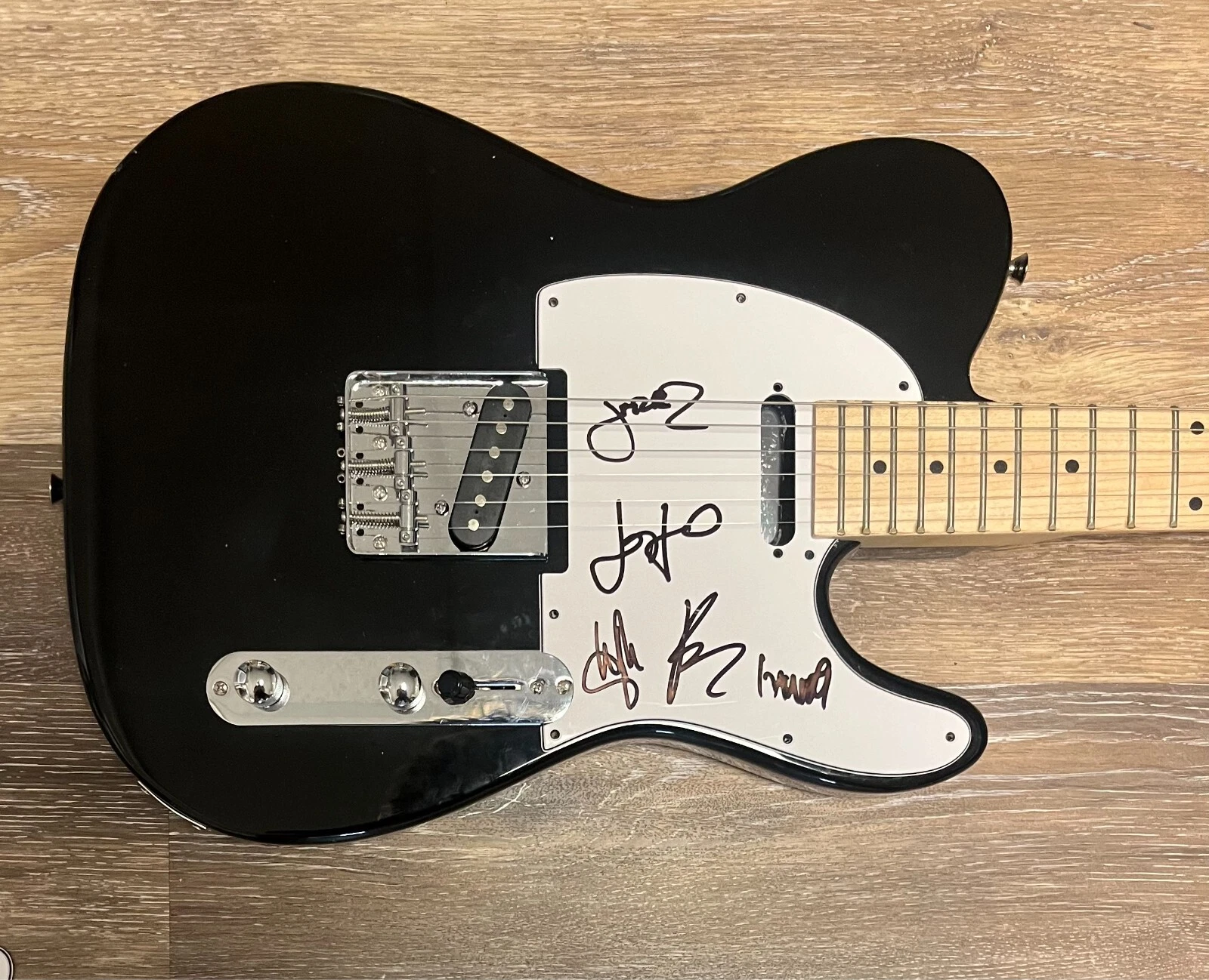 * THE MAINE * signed electric guitar * JOHN, KENNEDY, JARED, GARRETT & PAT * 2