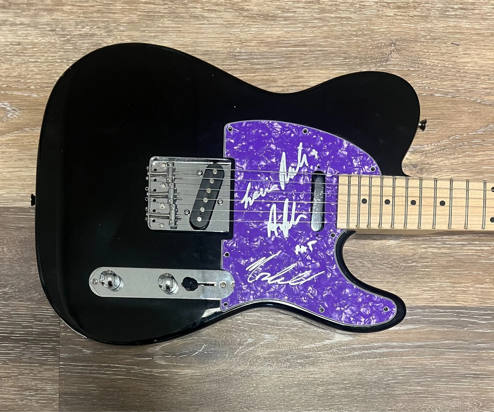 * PARCELS * signed electric guitar * PAT, LOUIE, NOAH, ANATOLE & JULES * 2