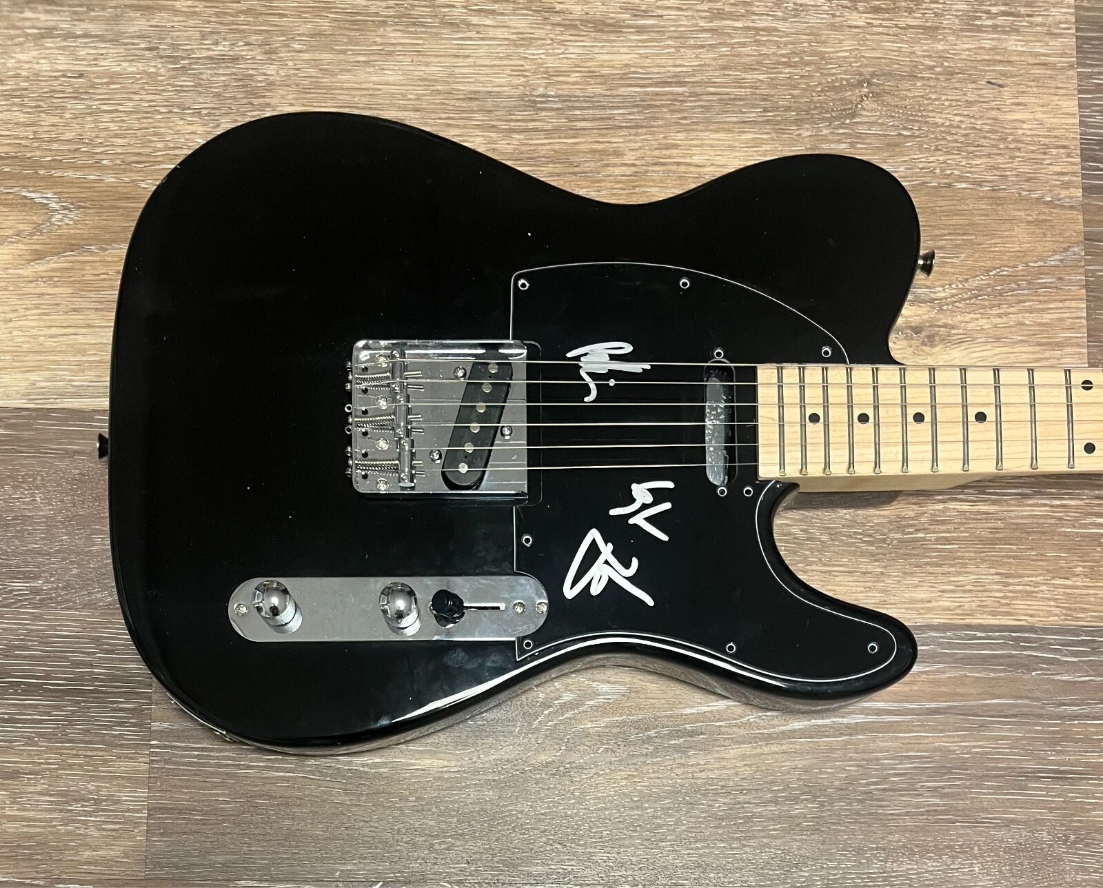 * CIGARETTES AFTER SEX * signed electric guitar * GREG GONZALEZ, JACOB & RANDY *