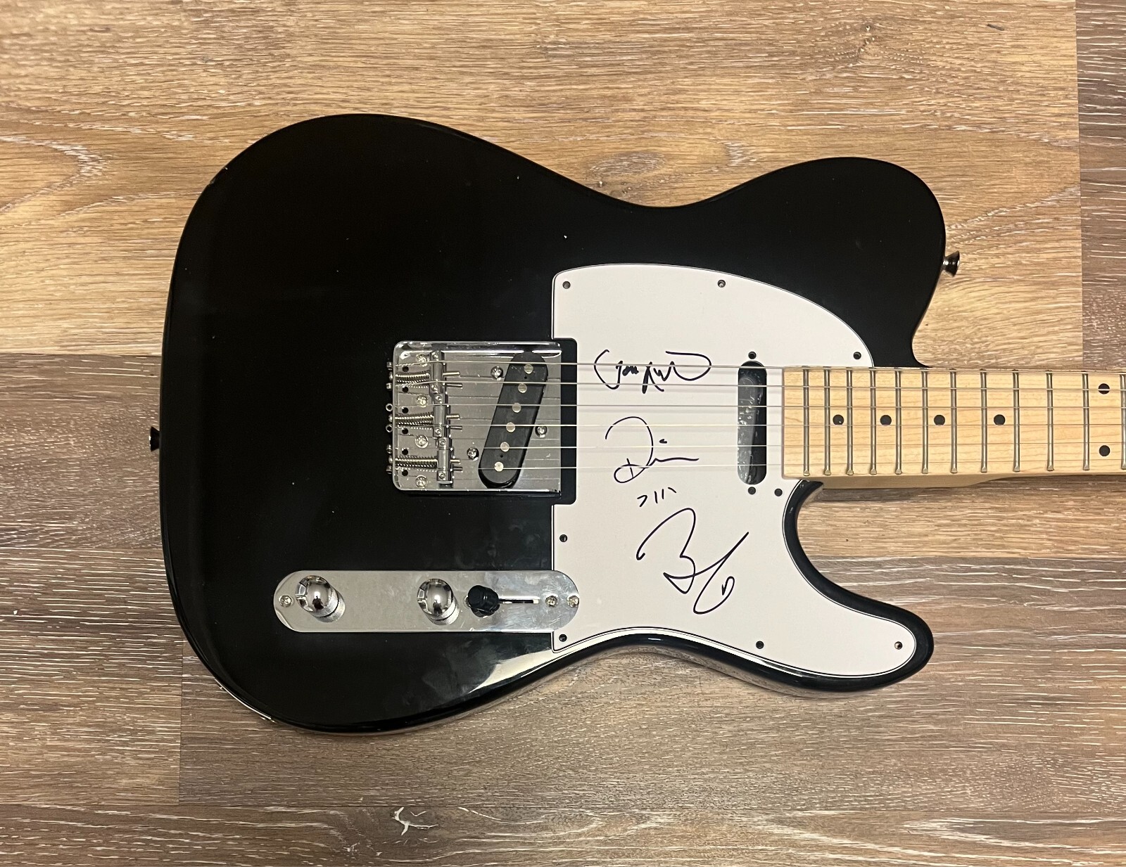 * JIMMY EAT WORLD * signed electric guitar * JIM ADKINS, TOM, RICK & ZACH * 2
