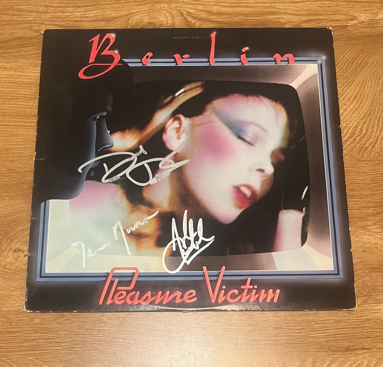 * BERLIN * signed vinyl album * PLEASURE VICTIM * TERRI NUNN, JOHN & DAVID *