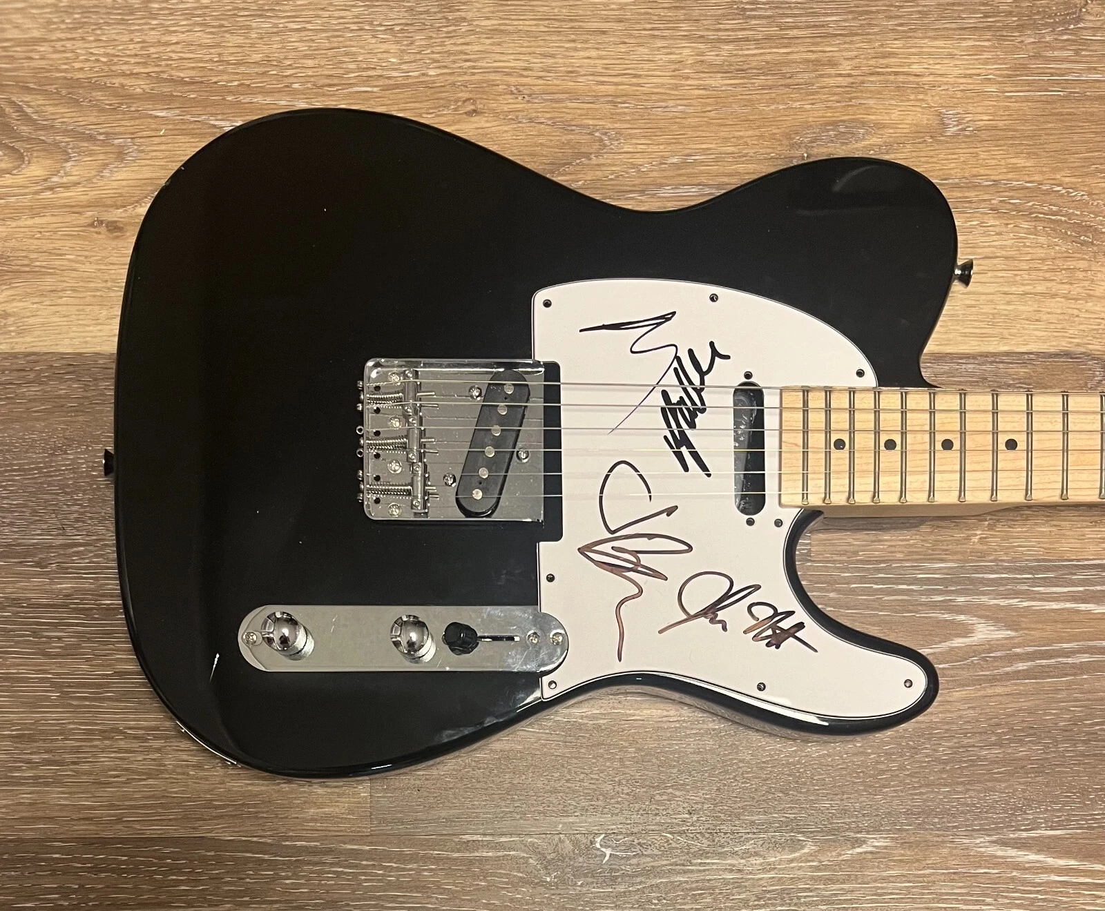* DIRTY HONEY * signed electric guitar * MARC LABELLE * WHEN IM GONE * 2