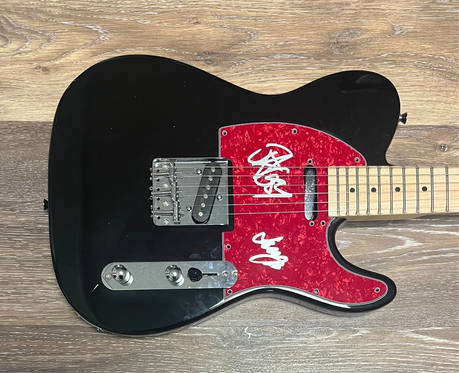 * PAPA ROACH * signed electric guitar * JACOBY SHADDIX & JERRY HORTON * 2