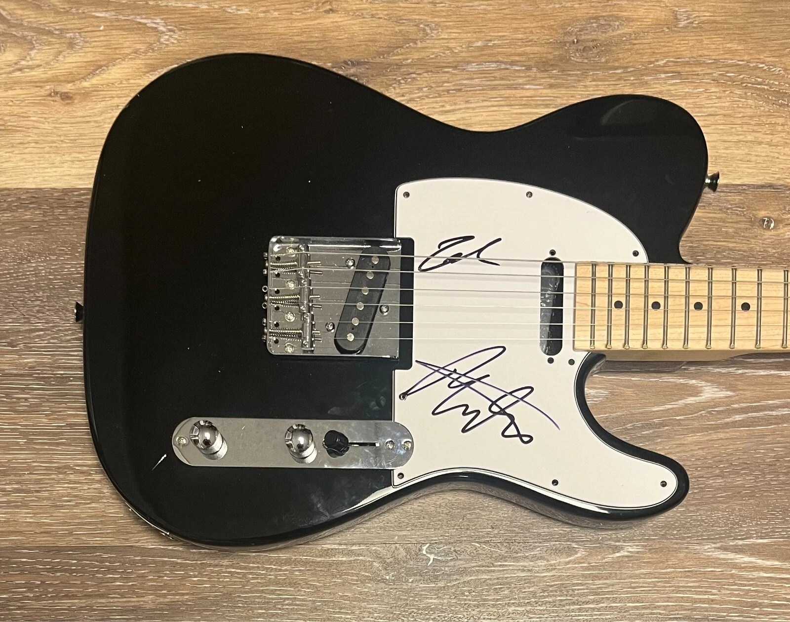 * HIPPO CAMPUS * signed electric guitar * NATHAN STOCKER & ZACH SUTTON * 2