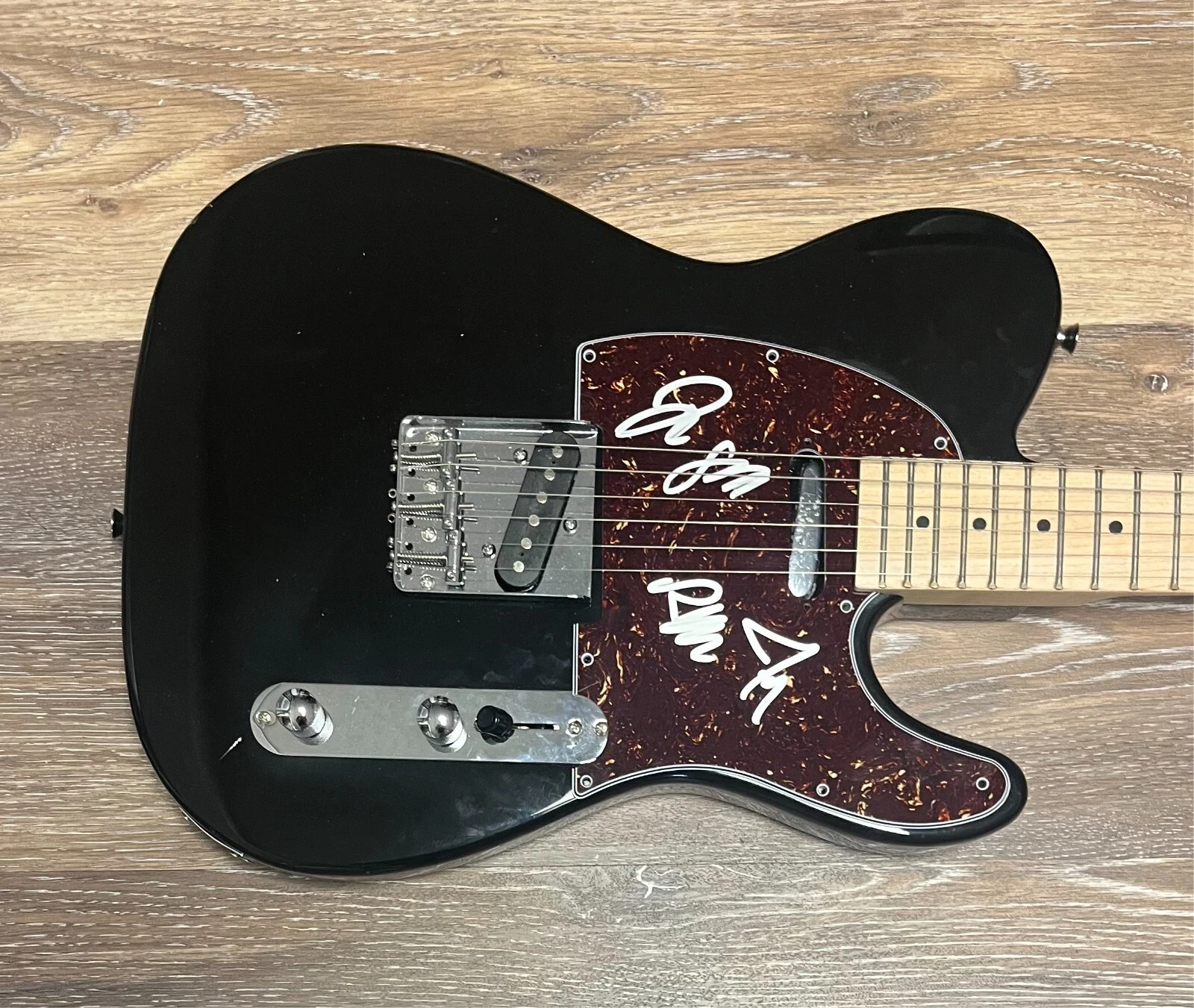 * YELLOWCARD * signed electric guitar * RYAN KEY, SEAN MACKIN, RYAN & JOSH * 2