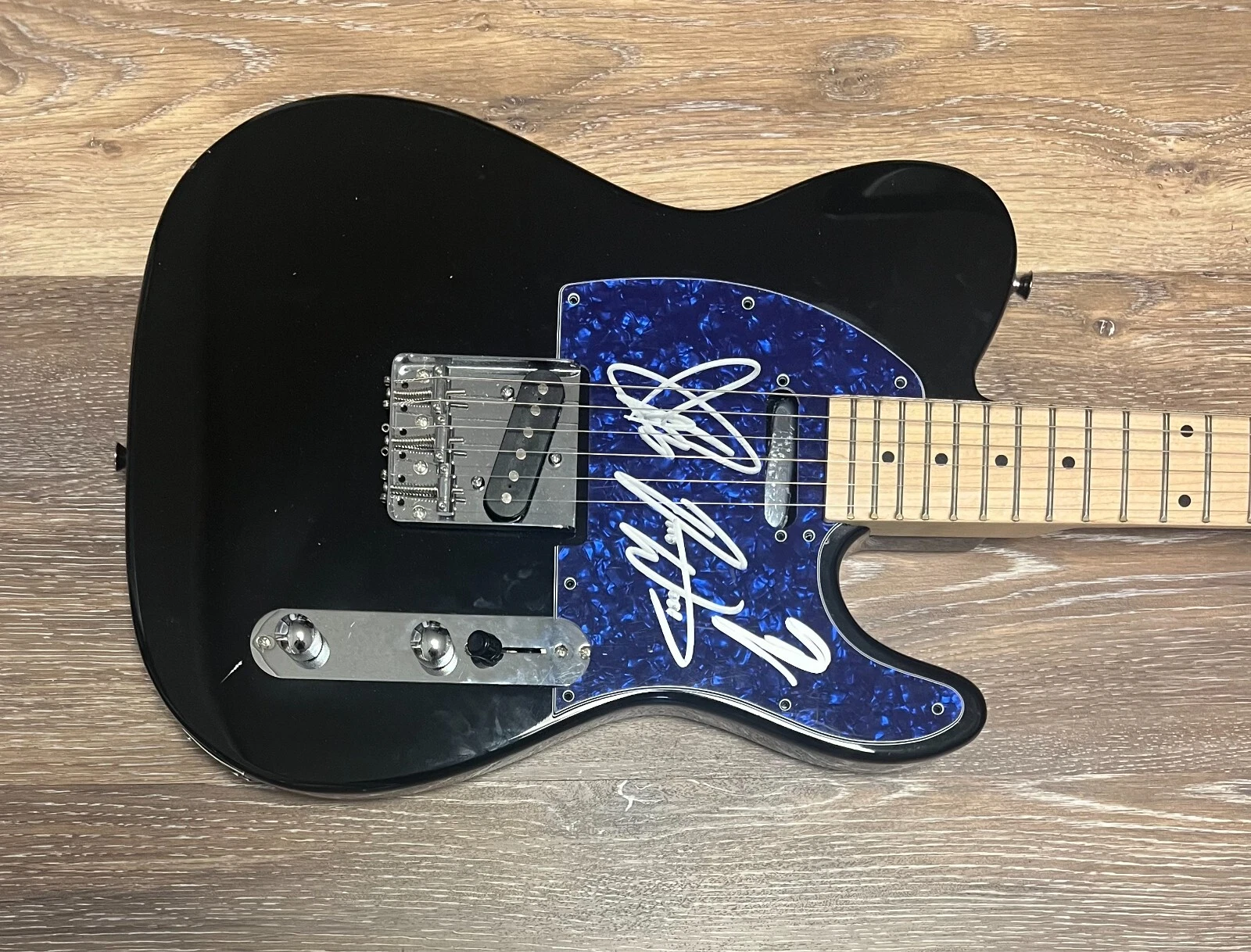 * WATERPARKS * signed electric guitar * AWSTEN KNIGHT, OTTO WOOD & GEOFF * 1
