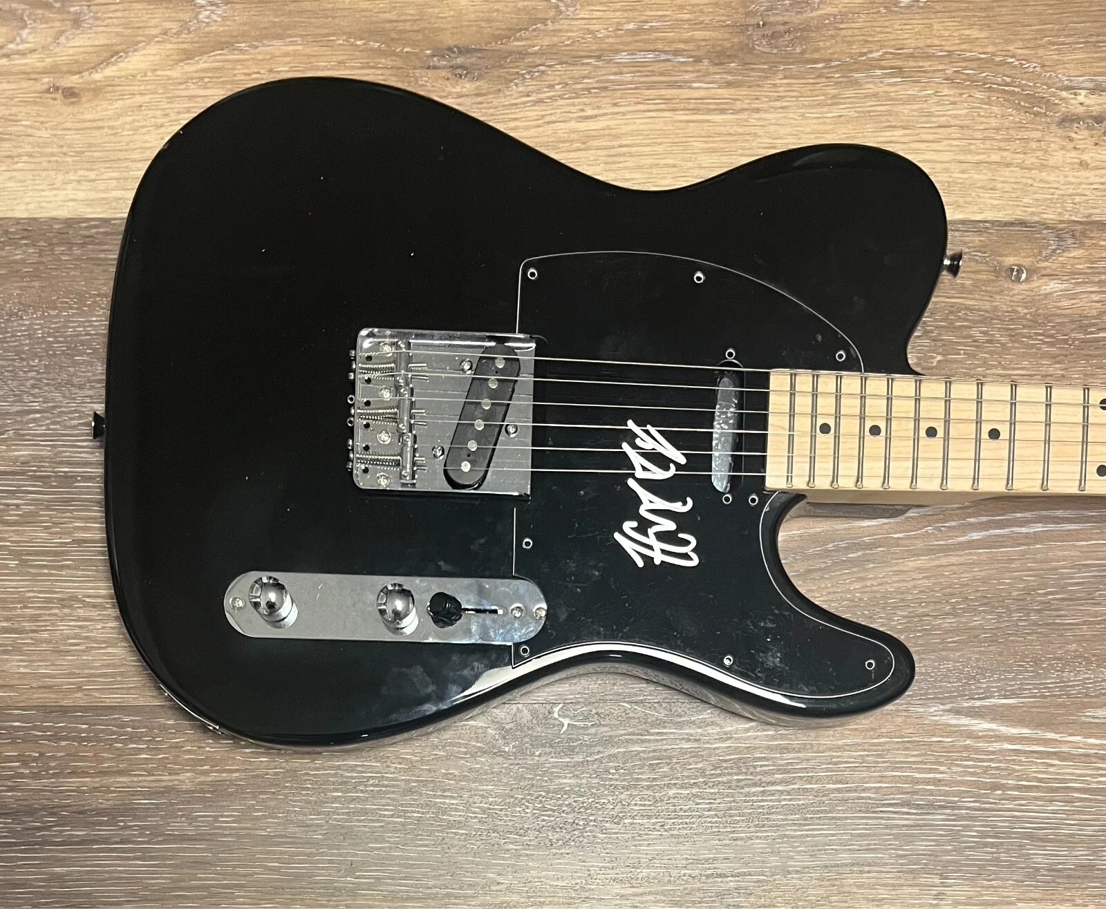 * HUDDY * signed electric guitar * CHASE HUDSON * LIL HUDDY * 1