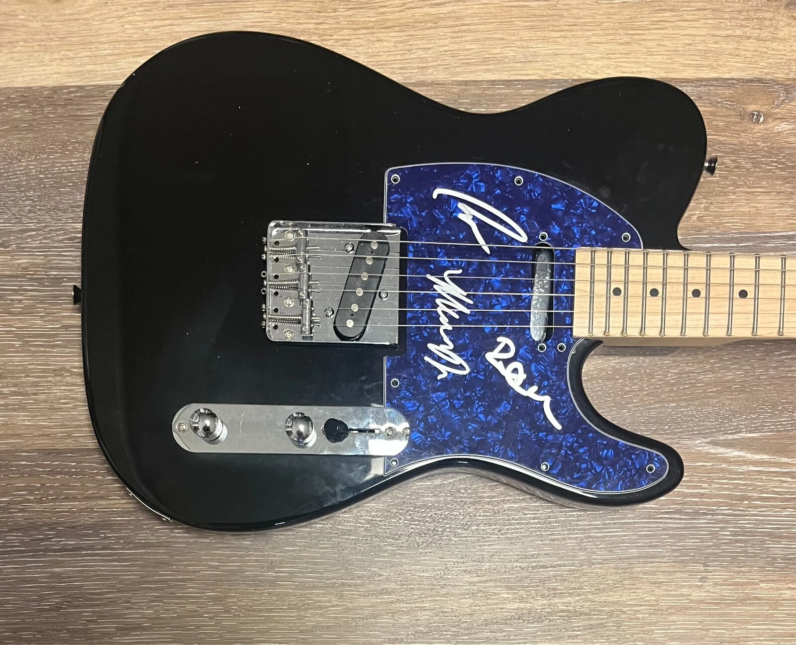 * CANNONS * signed electric guitar * MICHELLE JOY, RYAN CLAPHAM & PAUL DAVIS *