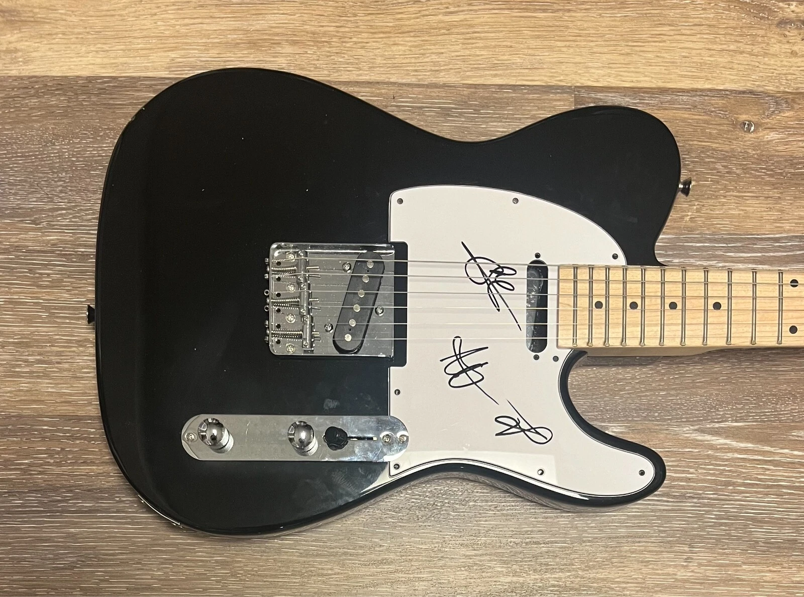 * THEE SACRED SOULS * signed electric guitar * JOSH LANE, SAL SAMANO & ALEX *