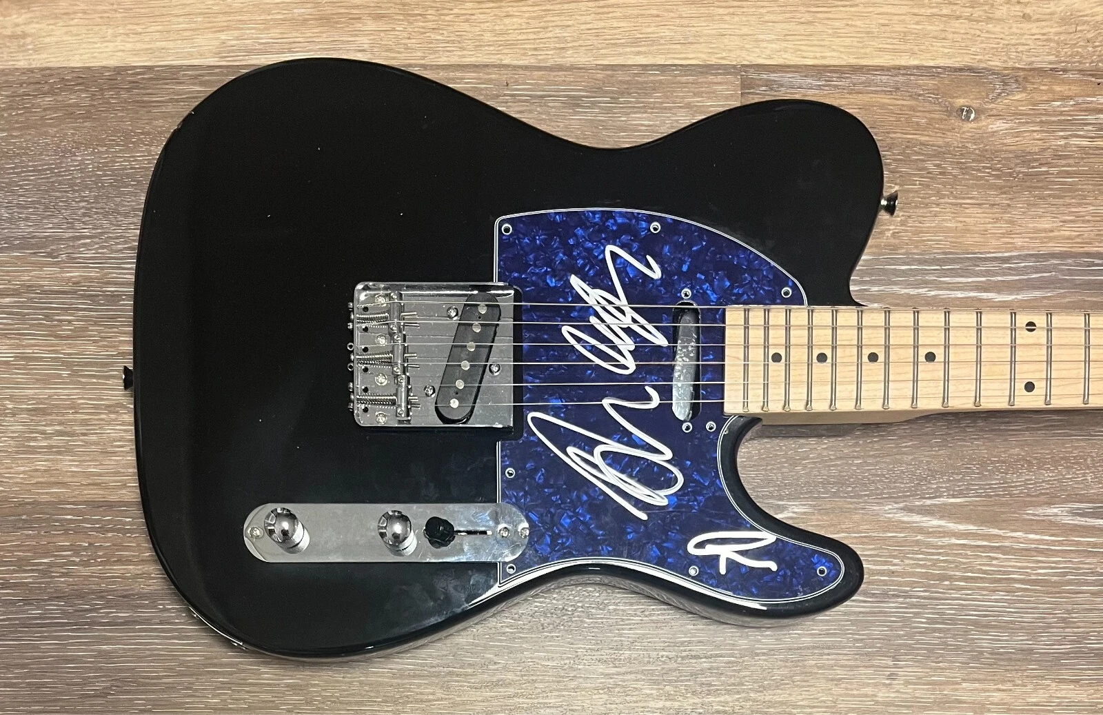 * JUNGLE * signed electric guitar * JOSH LLOYD-WATSON, TOM MCFARLAND & LYDIA *