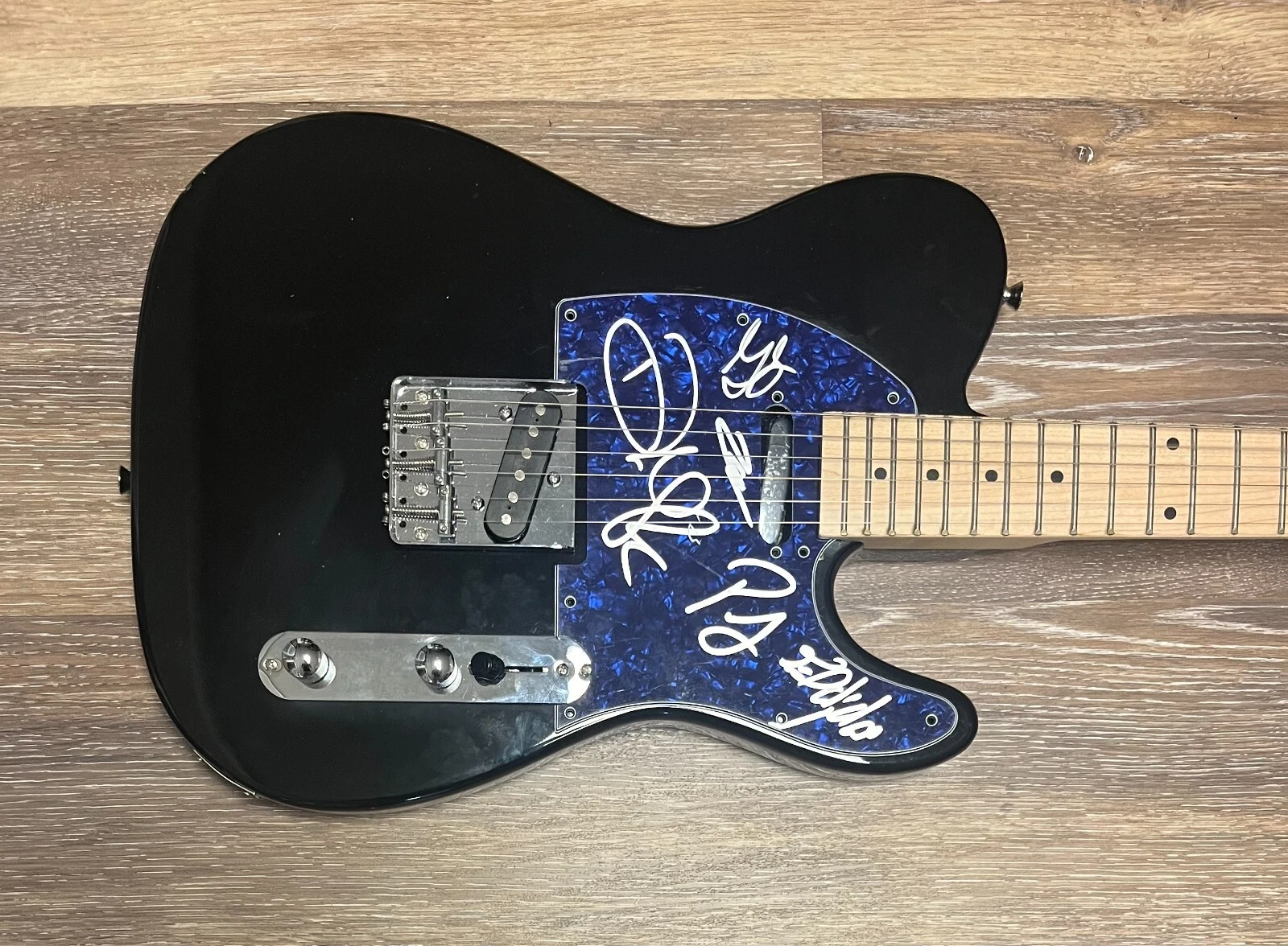 * THE REVIVALISTS * signed electric guitar * DAVID SHAW, ZACK, GEORGE, ED & PJ *