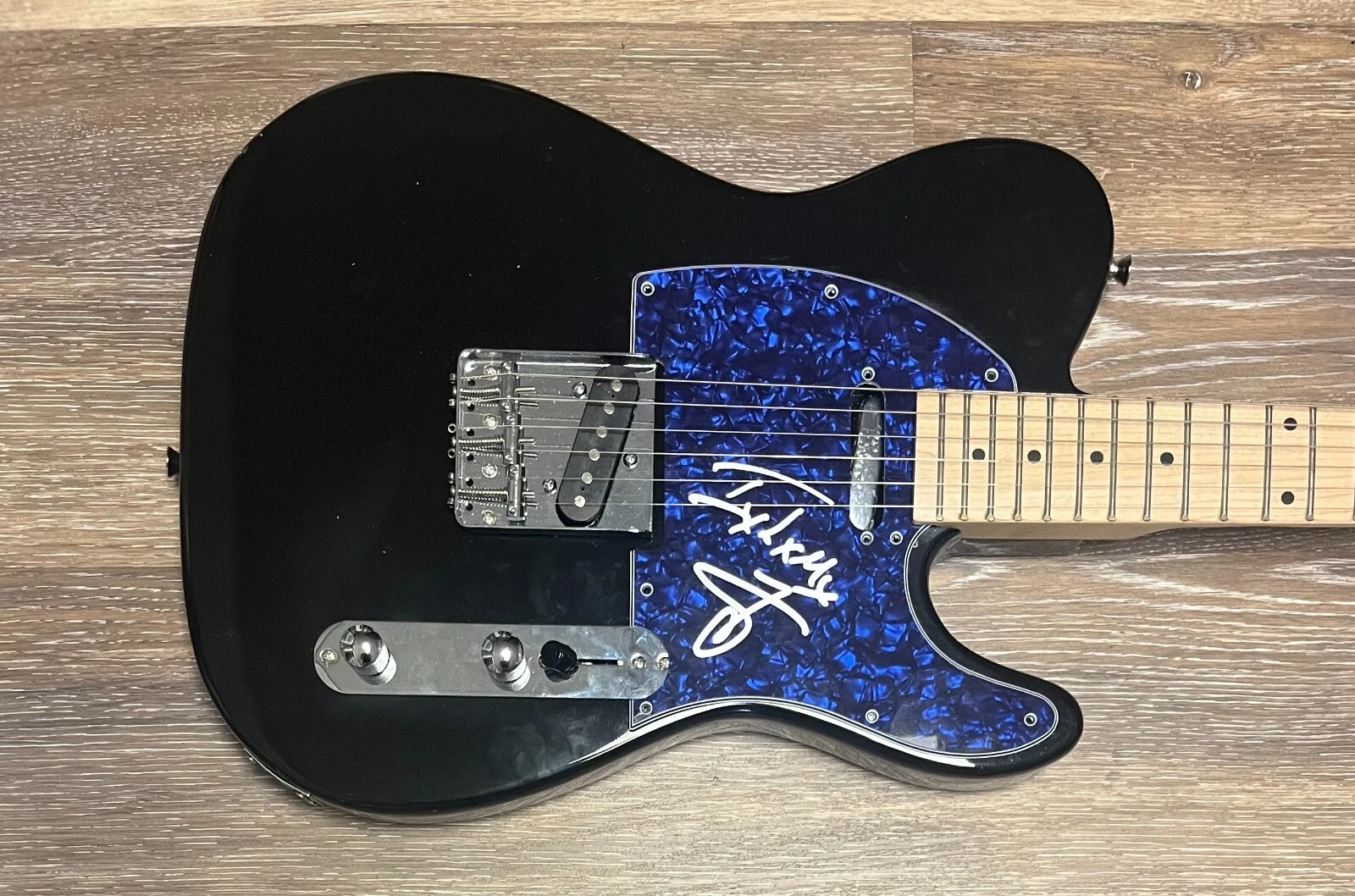 * IVAN MOODY * signed electric guitar * FIVE FINGER DEATH PUNCH * 1