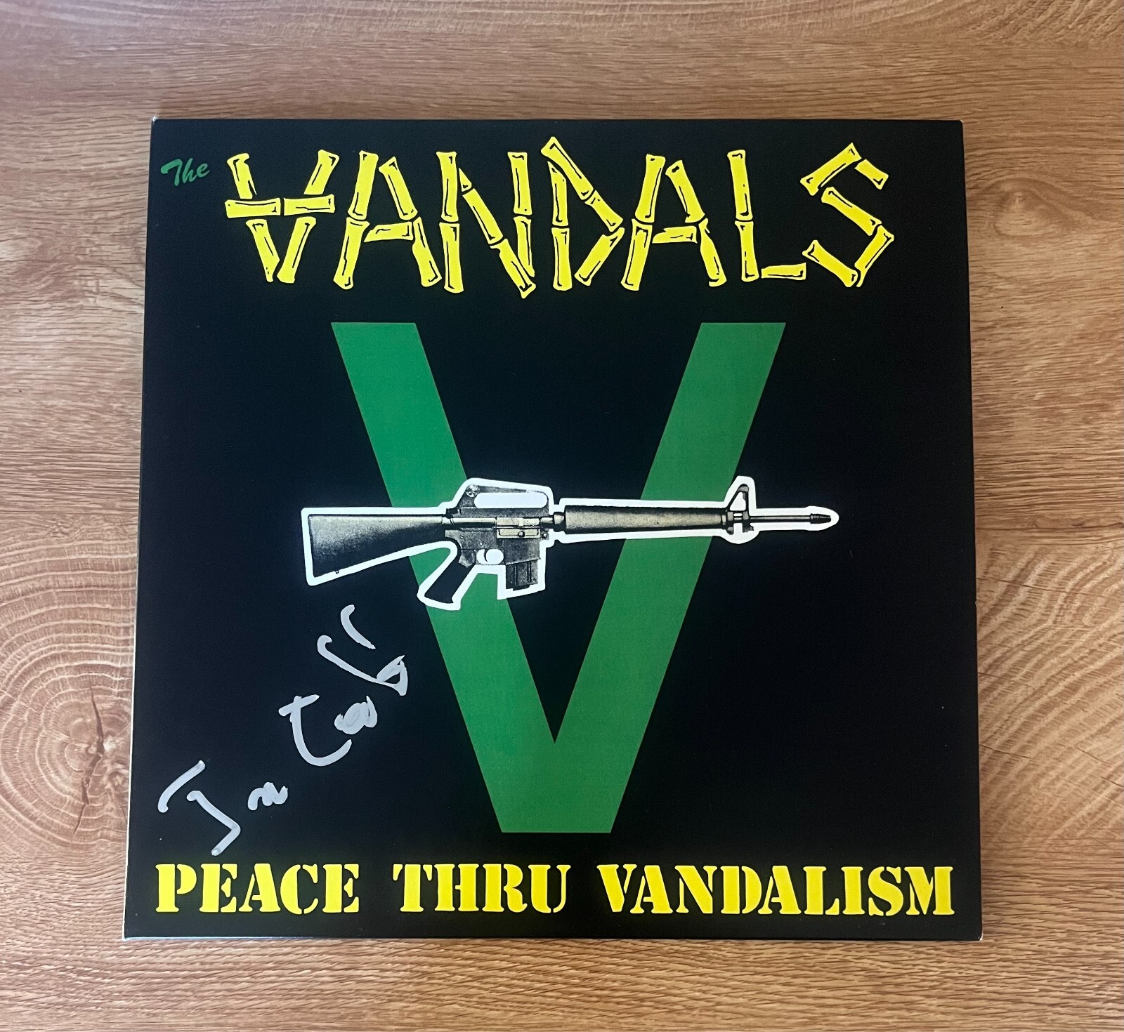 * JOE ESCALANTE * signed album * PEACE THRU VANDALISM * THE VANDALS * 1