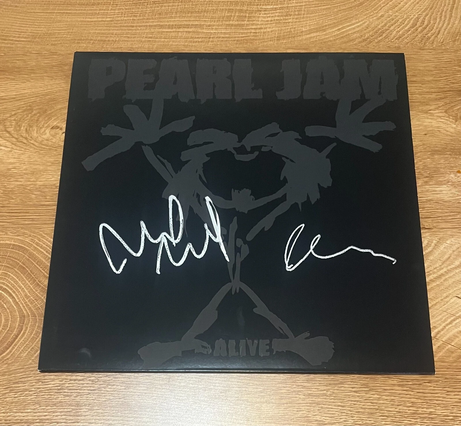 * MIKE MCCREADY & DAVE KRUSEN * signed vinyl album * PEARL JAM * ALIVE * 2