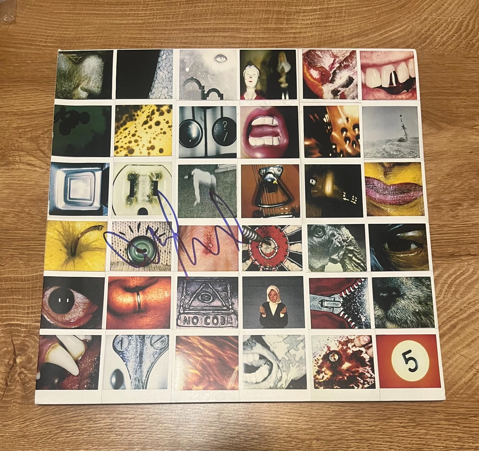* MIKE MCCREADY * signed vinyl album * PEARL JAM * NO CODE *
