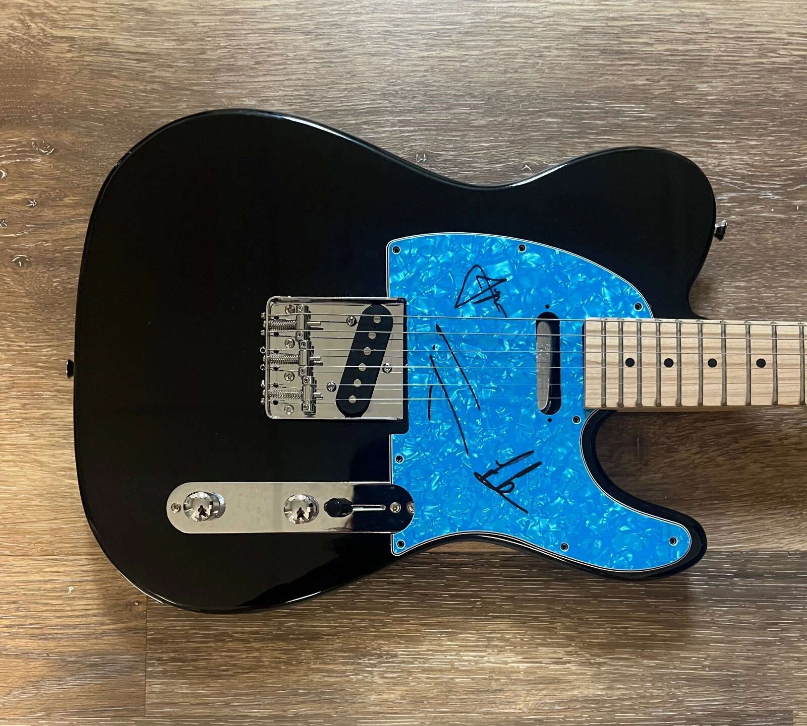 * RUFUS DU SOL * signed electric guitar * SURRENDER * TYRONE, JON & JAMES * 1