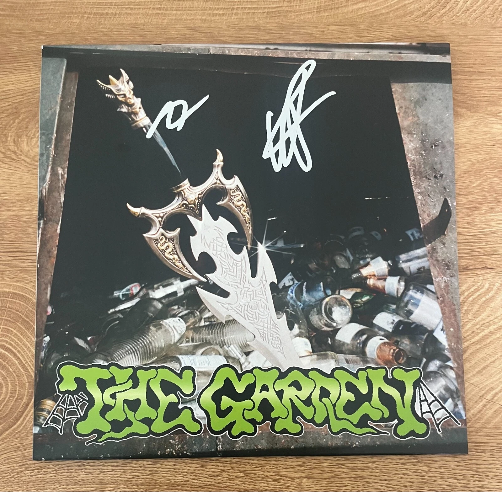 * THE GARDEN * signed album * KISS MY SUPERBOWL RING * WYATT & FLETCHER SHEARS *