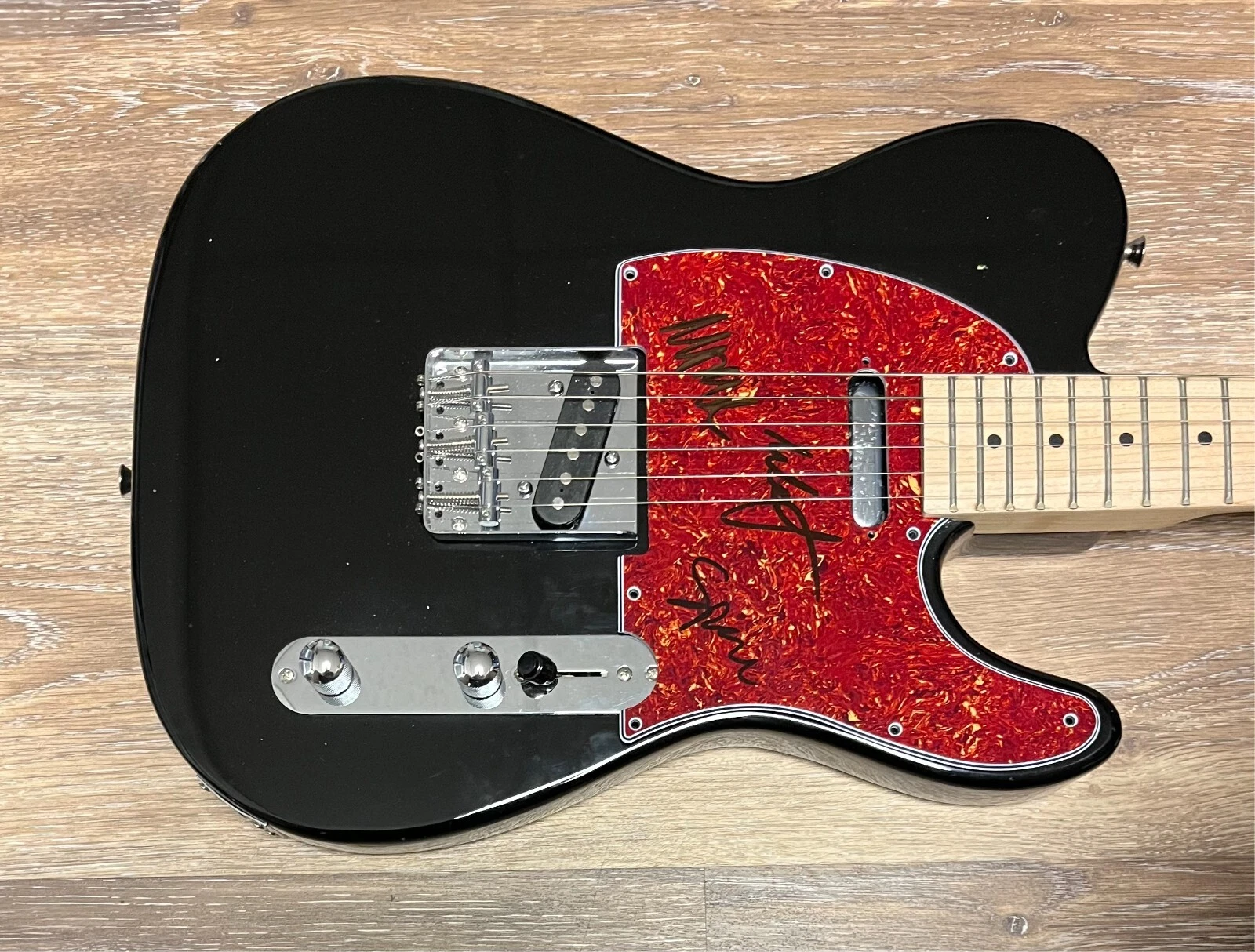 * PAVEMENT * signed guitar * MARK IBOLD, STEVE WEST & SPIRAL *
