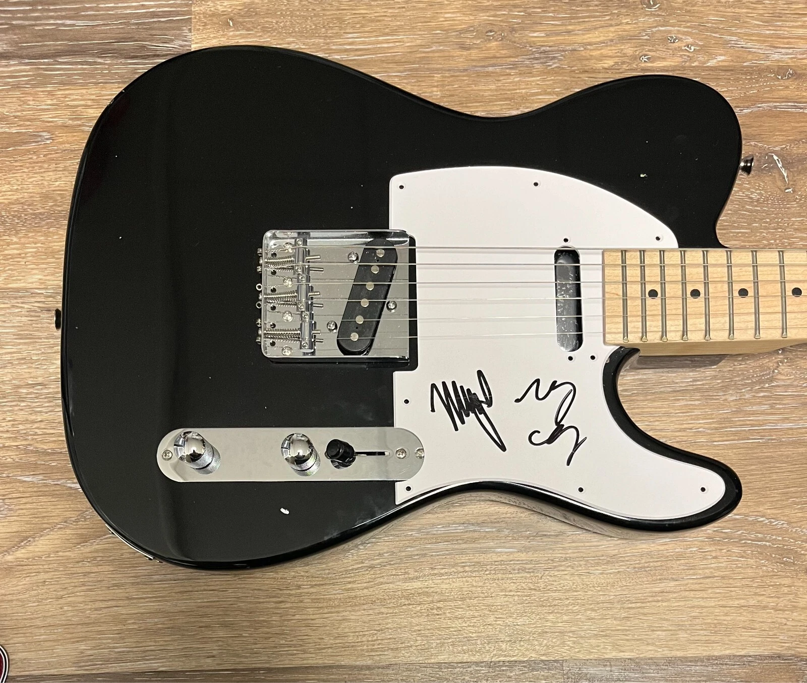 * REBELUTION * signed guitar * MARLEY D. WILLIAMS & RORY CAREY * 1