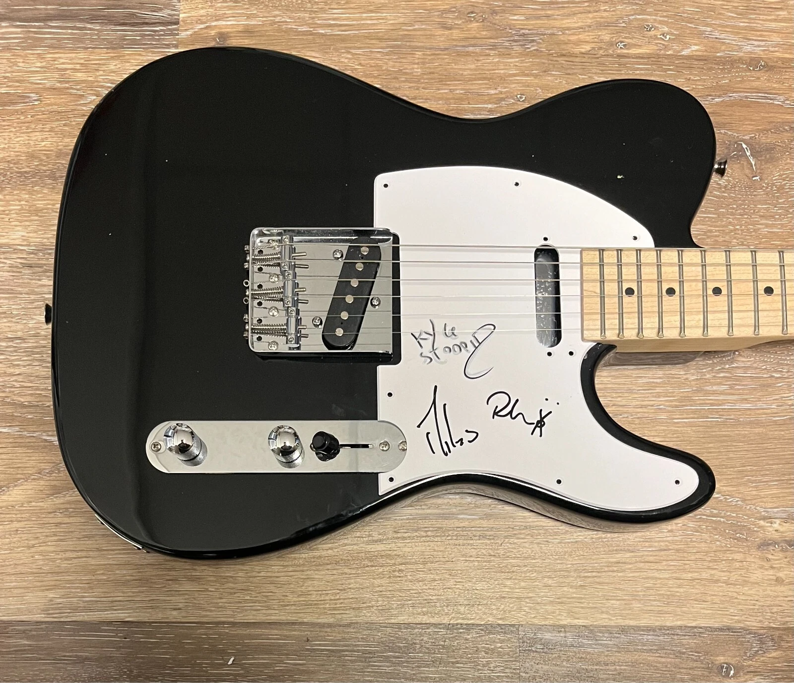 * SLIGHTLY STOOPID * signed guitar *  MILES DOUGHTY, KYLE MCDONALD & RYAN * 2