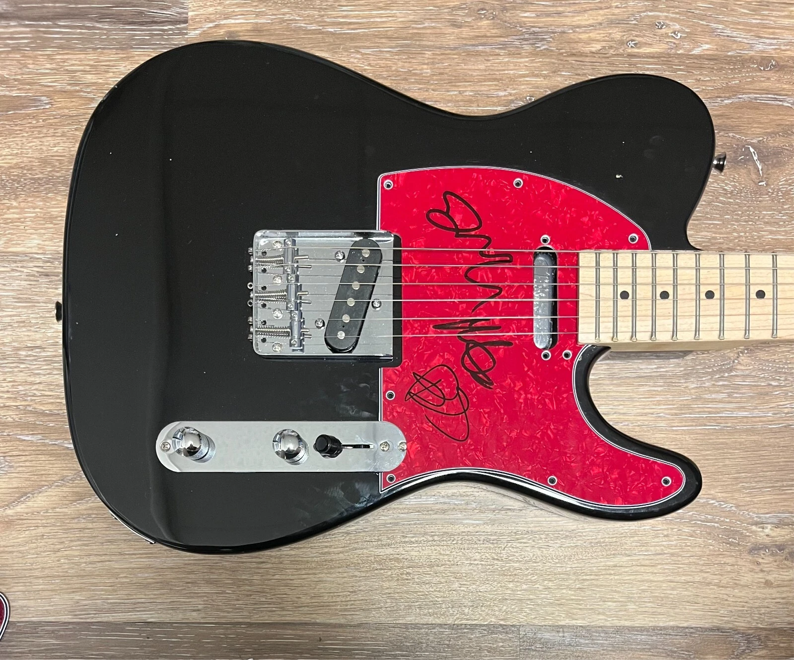 * DIRTY HEADS * signed guitar * JARED WATSON, MATT & JON * 1