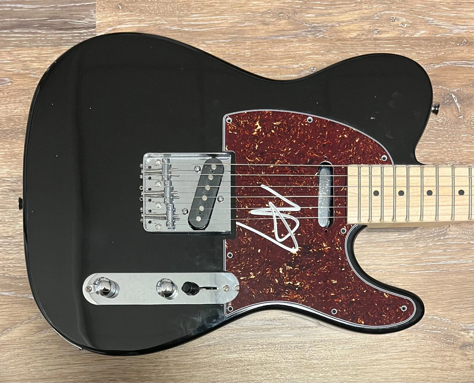 * MARTIN JOHNSON * signed guitar * BOYS LIKE GIRLS * 1