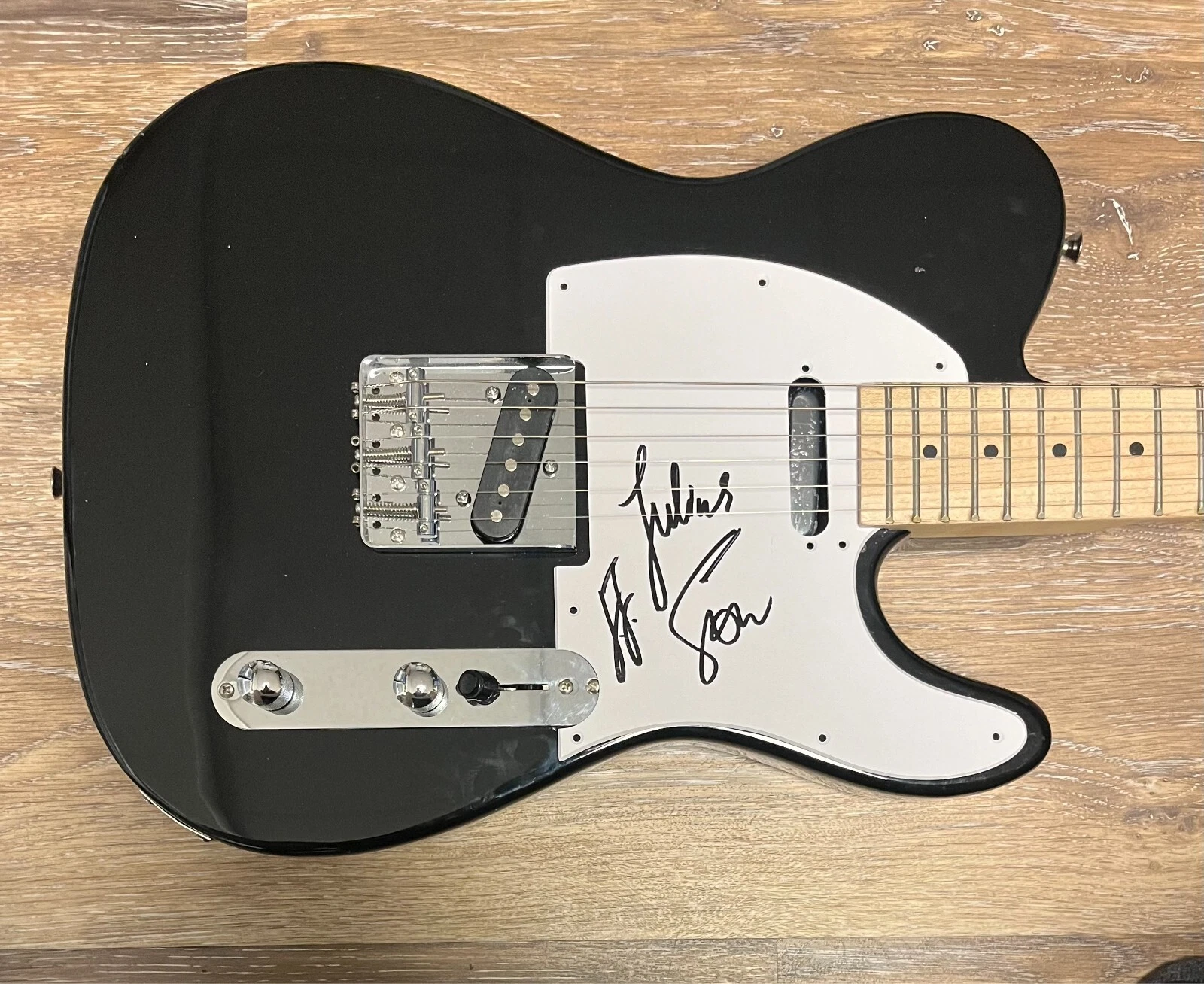 * JJ JOKULL JULIUSSON * signed electric guitar * KALEO * 1