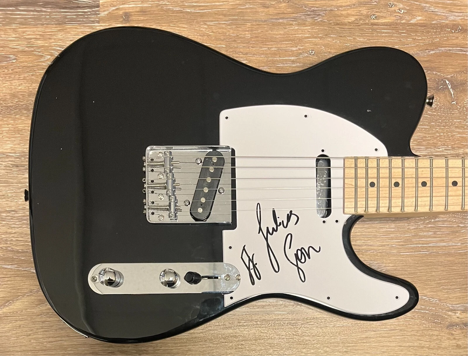 * JJ JOKULL JULIUSSON * signed electric guitar * KALEO * 2