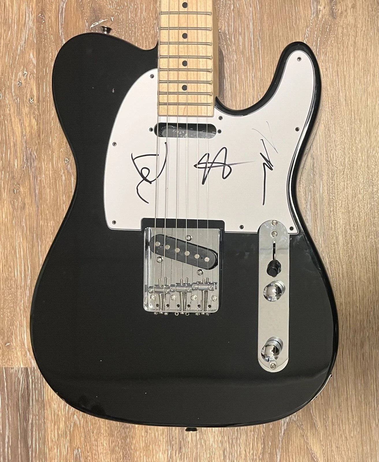 * SUNNY DAY REAL ESTATE * signed guitar * JEREMY ENIGK, DAN & WILLIAM * 1
