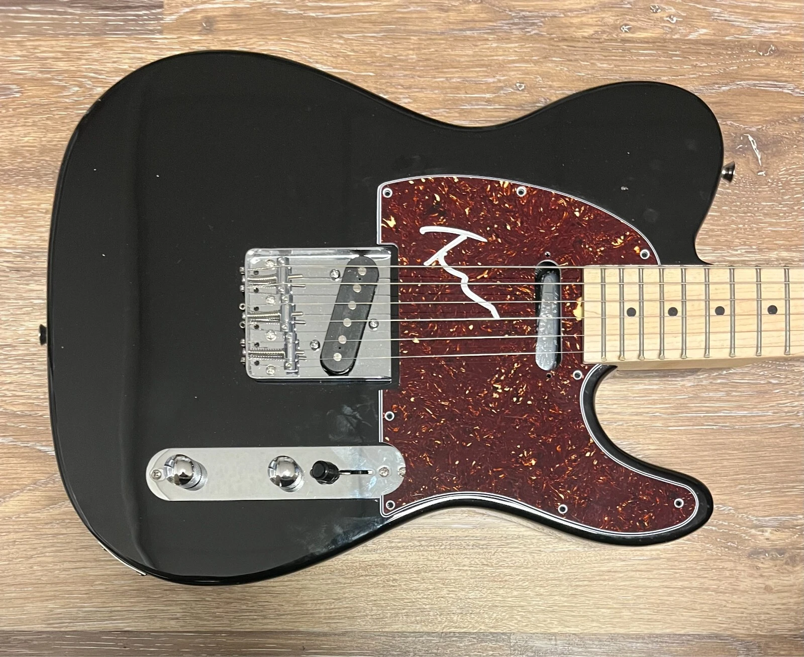 * TIM BOOTH * signed electric guitar * JAMES BAND * 2