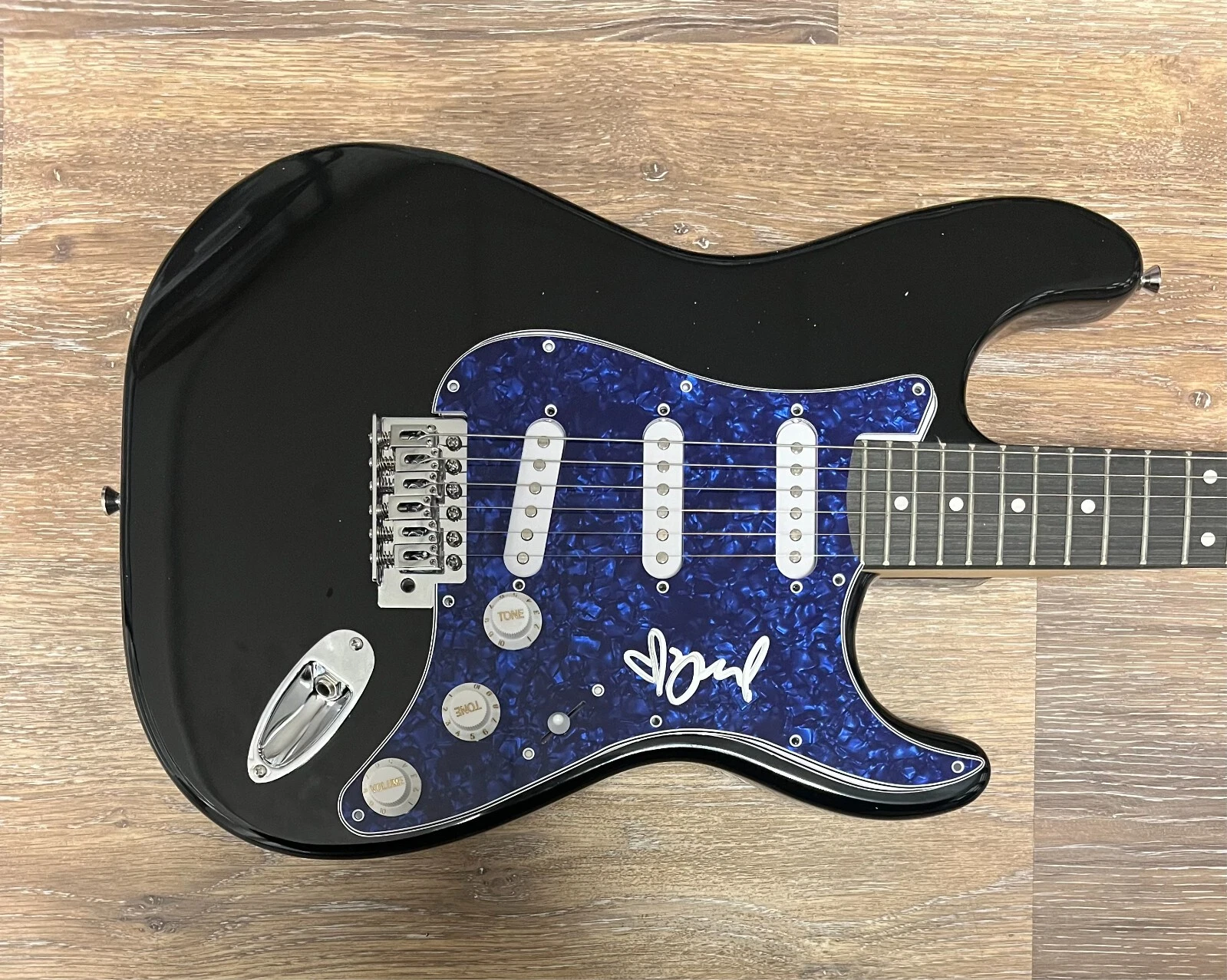 * BERT MCCRACKEN * SIGNED ELECTRIC GUITAR * THE USED * 1 COLLECTIBLE MEMORABILIA