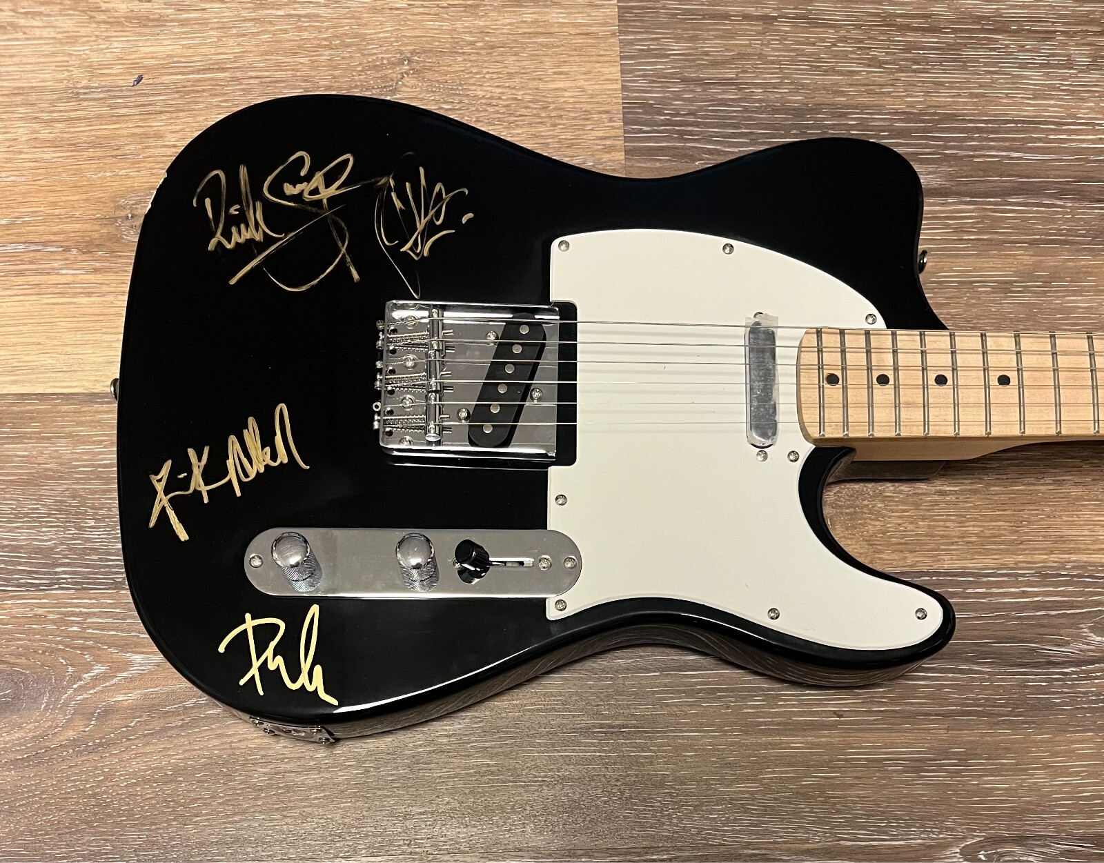 * DEF LEPPARD * signed electric guitar * JOE ELLIOTT, ALLEN, COLLEN & SAVAGE *