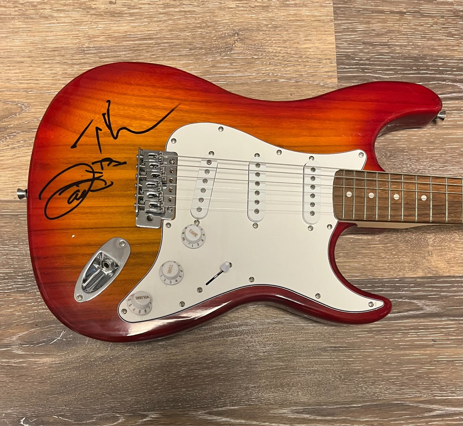 * TIM MCGRAW & FAITH HILL * signed electric guitar * COUNTRY MUSIC *