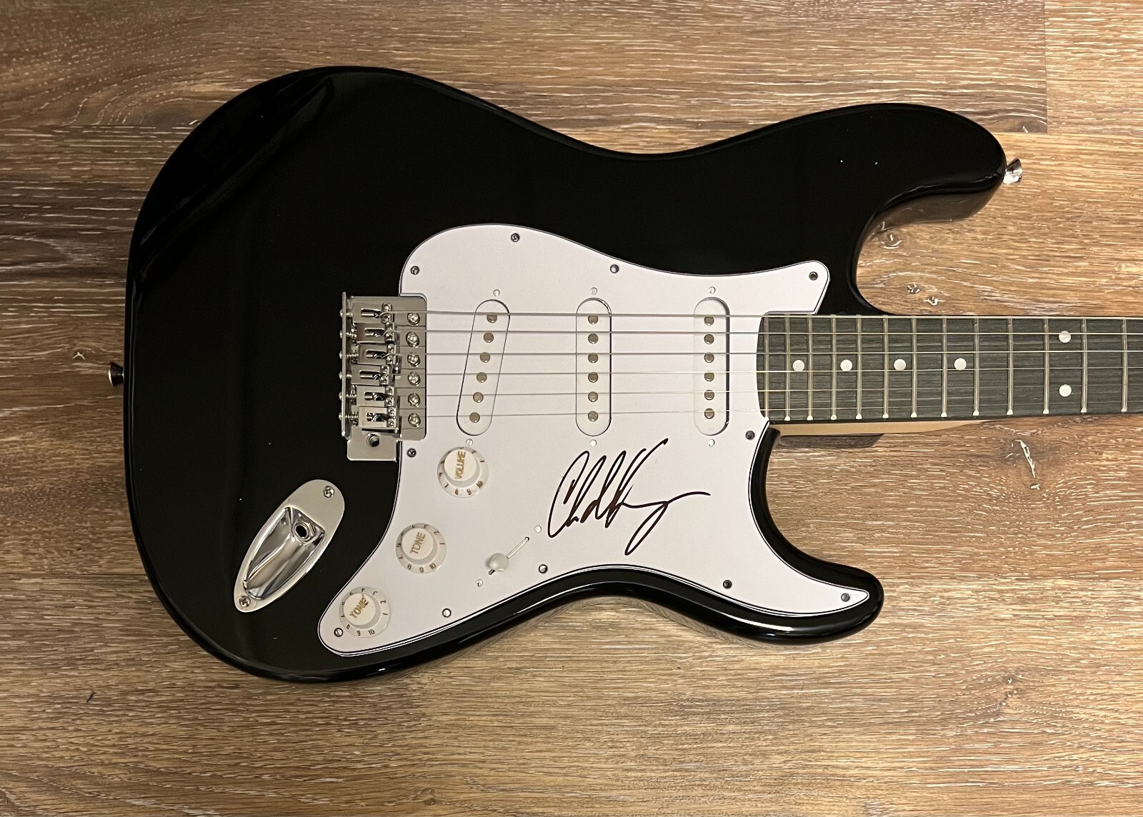 * CHAD KROEGER * SIGNED ELECTRIC GUITAR * NICKELBACK * COLLECTIBLE MEMORABILIA