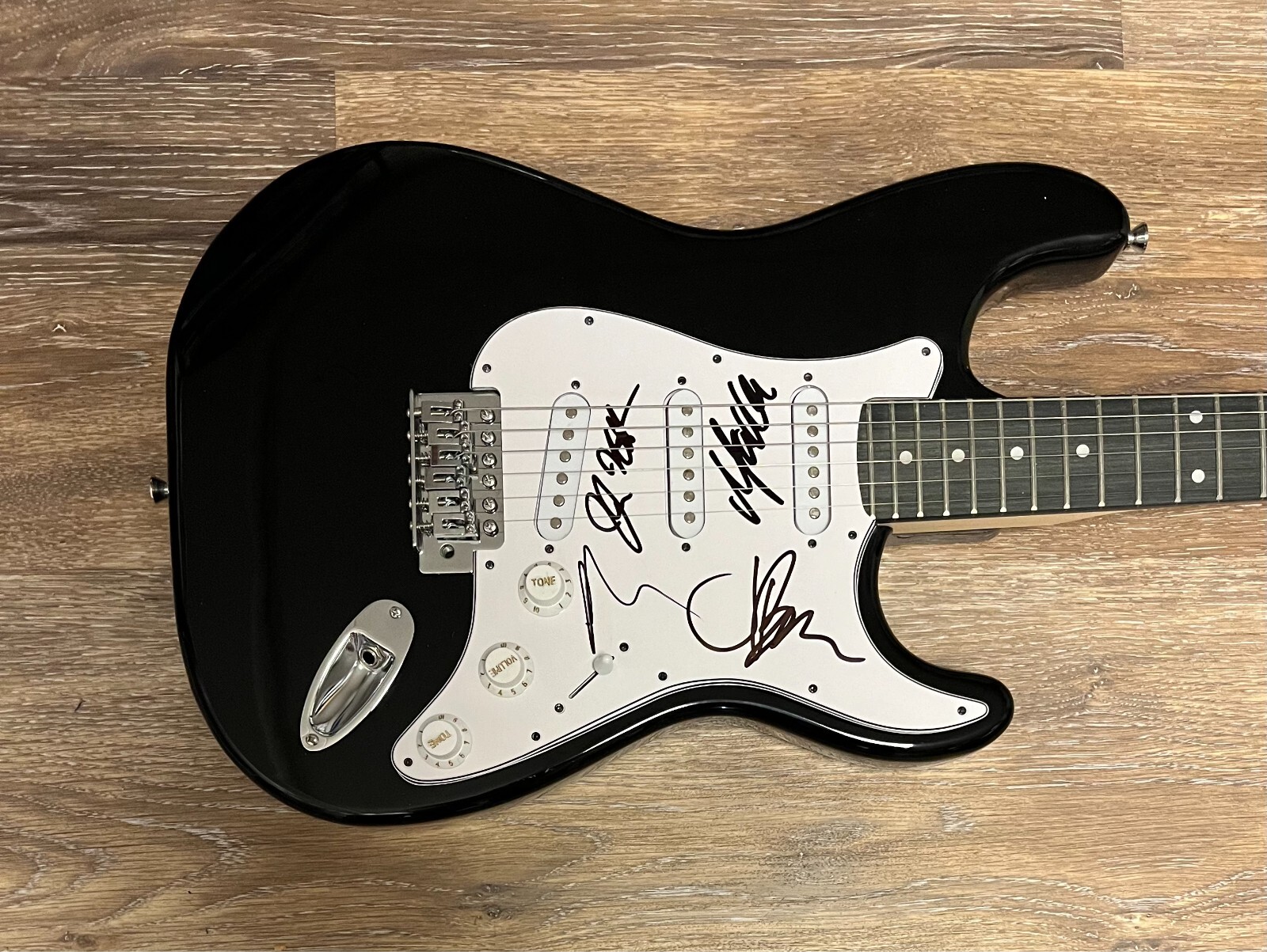 * DIRTY HONEY * signed electric guitar * WHEN I'M GONE * MARC LABELLE *