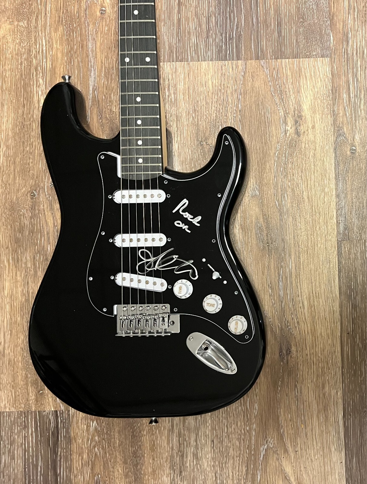 * JIM PETERIK * signed electric guitar * SURVIVOR * EYE OF THE TIGER * 1